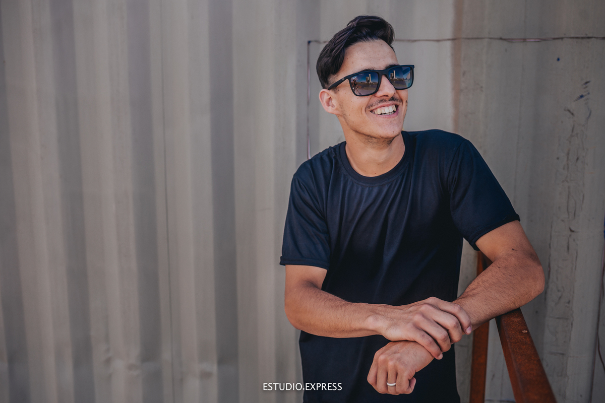 estúdio fotográfico-fotografo-família-15anos-ensaio-casamento-formatura-book de fotos-fotografa-ensaio gestante-festa de 15 anos-pré wedding-fotos profissionais-corporativos-retratos-fotos de bebê-sessão de fotos-mini wedding-dia do fotografo-ensaio newbo