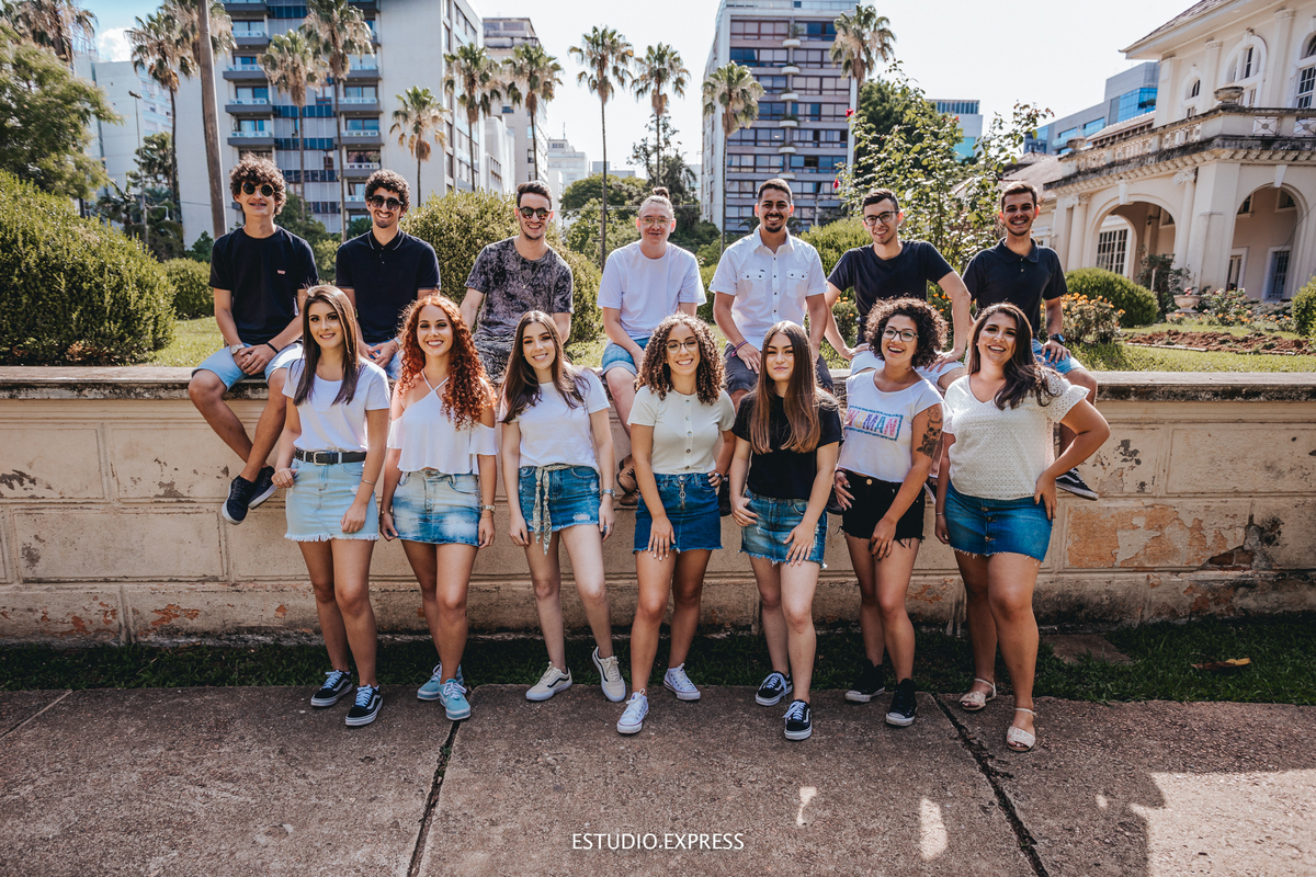 estúdio fotográfico-fotografo-família-15anos-ensaio-casamento-formatura-book de fotos-fotografa-ensaio gestante-festa de 15 anos-pré wedding-fotos profissionais-corporativos-retratos-fotos de bebê-sessão de fotos-mini wedding-dia do fotografo-ensaio newbo