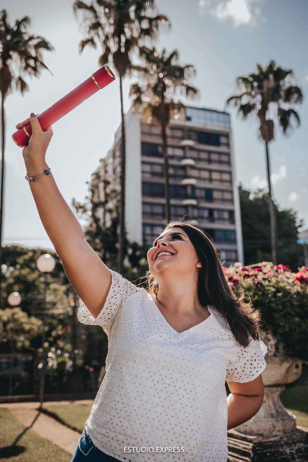 estúdio fotográfico-fotografo-família-15anos-ensaio-casamento-formatura-book de fotos-fotografa-ensaio gestante-festa de 15 anos-pré wedding-fotos profissionais-corporativos-retratos-fotos de bebê-sessão de fotos-mini wedding-dia do fotografo-ensaio newbo