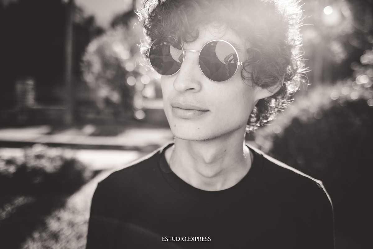 estúdio fotográfico-fotografo-família-15anos-ensaio-casamento-formatura-book de fotos-fotografa-ensaio gestante-festa de 15 anos-pré wedding-fotos profissionais-corporativos-retratos-fotos de bebê-sessão de fotos-mini wedding-dia do fotografo-ensaio newbo