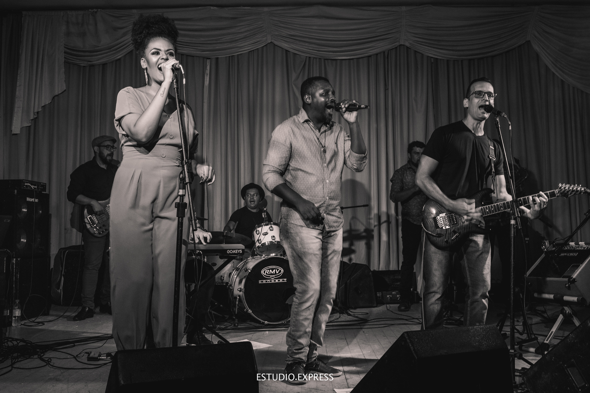 estúdio fotográfico-fotografo-família-15anos-ensaio-casamento-formatura-book de fotos-fotografa-ensaio gestante-festa de 15 anos-pré wedding-fotos profissionais-corporativos-retratos-fotos de bebê-sessão de fotos-mini wedding-dia do fotografo-ensaio newbo