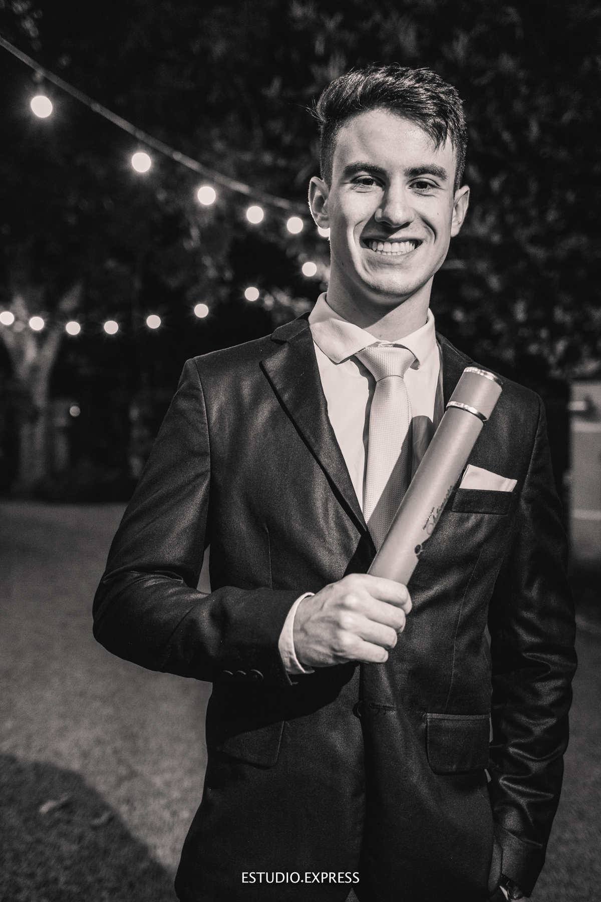 estúdio fotográfico-fotografo-família-15anos-ensaio-casamento-formatura-book de fotos-fotografa-ensaio gestante-festa de 15 anos-pré wedding-fotos profissionais-corporativos-retratos-fotos de bebê-sessão de fotos-mini wedding-dia do fotografo-ensaio newbo