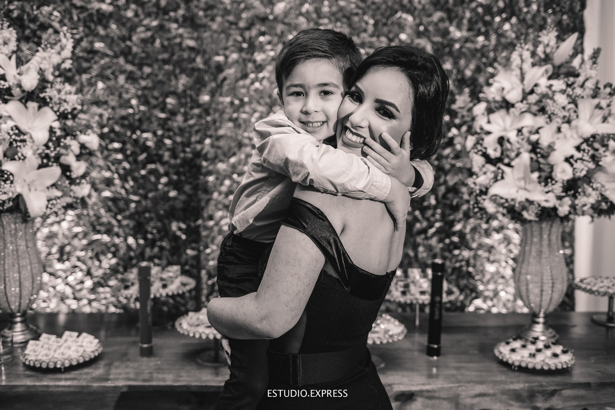 estúdio fotográfico-fotografo-família-15anos-ensaio-casamento-formatura-book de fotos-fotografa-ensaio gestante-festa de 15 anos-pré wedding-fotos profissionais-corporativos-retratos-fotos de bebê-sessão de fotos-mini wedding-dia do fotografo-ensaio newbo