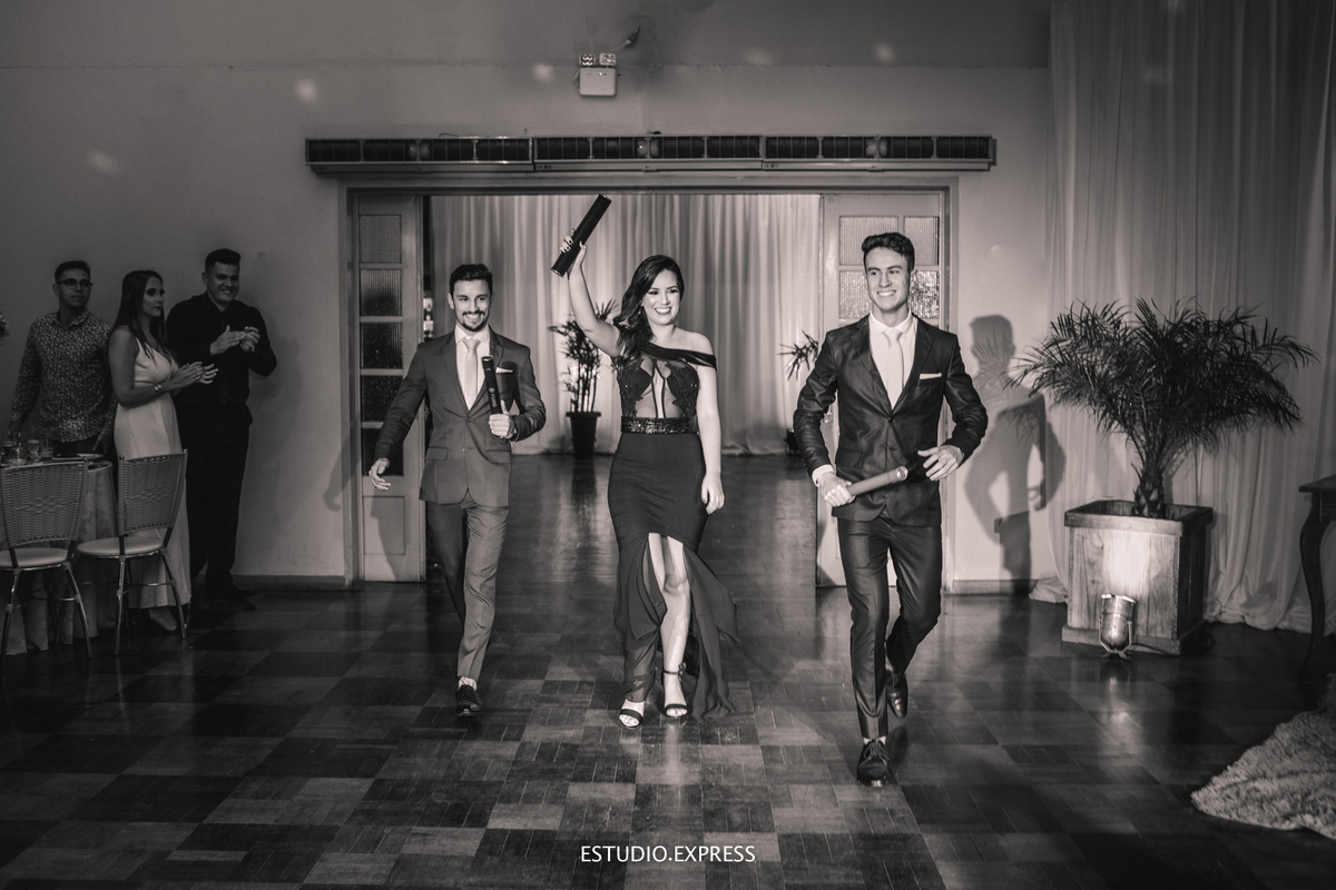 estúdio fotográfico-fotografo-família-15anos-ensaio-casamento-formatura-book de fotos-fotografa-ensaio gestante-festa de 15 anos-pré wedding-fotos profissionais-corporativos-retratos-fotos de bebê-sessão de fotos-mini wedding-dia do fotografo-ensaio newbo