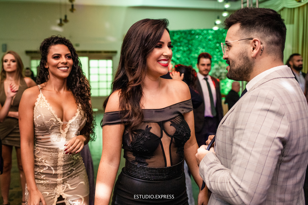 estúdio fotográfico-fotografo-família-15anos-ensaio-casamento-formatura-book de fotos-fotografa-ensaio gestante-festa de 15 anos-pré wedding-fotos profissionais-corporativos-retratos-fotos de bebê-sessão de fotos-mini wedding-dia do fotografo-ensaio newbo