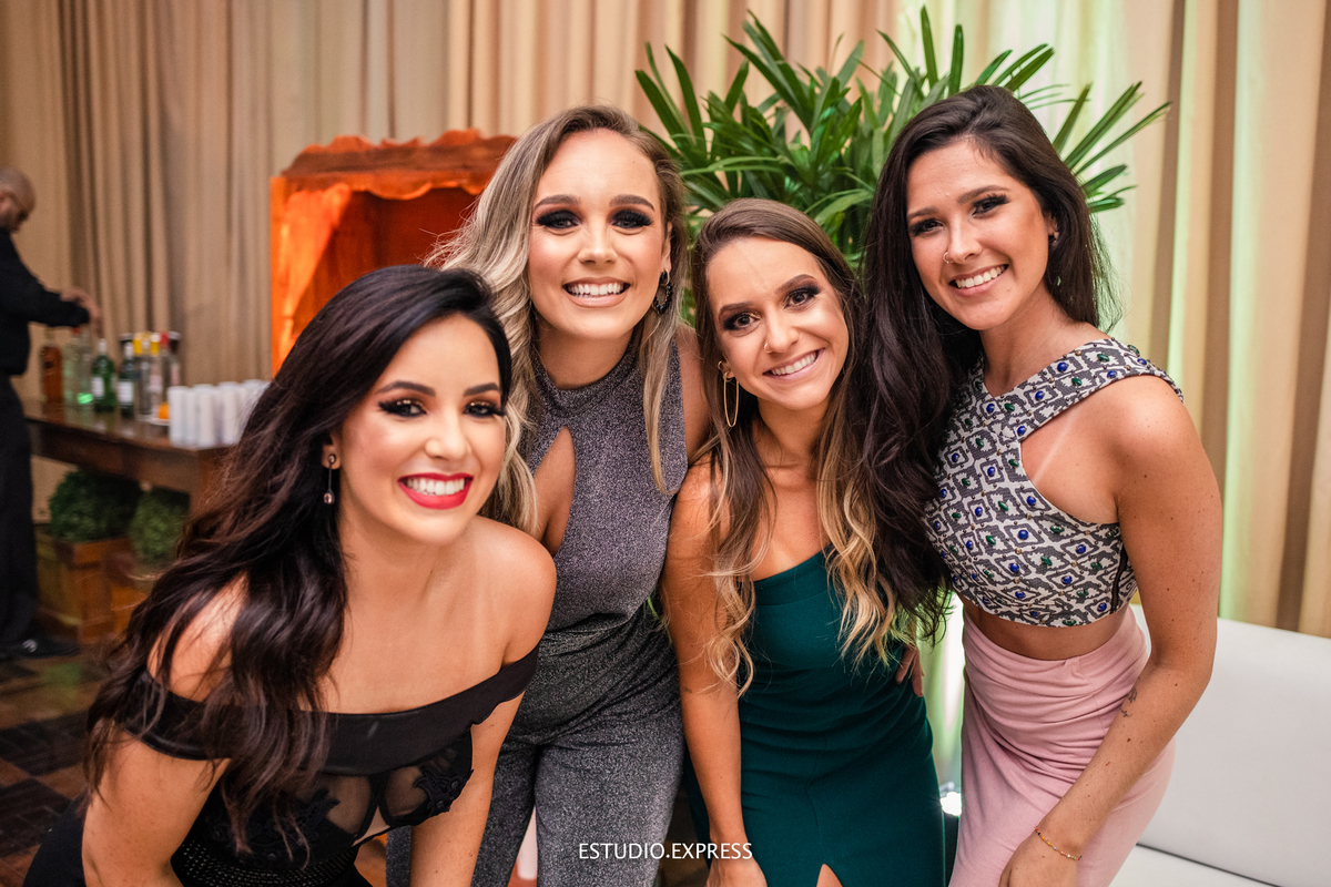 estúdio fotográfico-fotografo-família-15anos-ensaio-casamento-formatura-book de fotos-fotografa-ensaio gestante-festa de 15 anos-pré wedding-fotos profissionais-corporativos-retratos-fotos de bebê-sessão de fotos-mini wedding-dia do fotografo-ensaio newbo