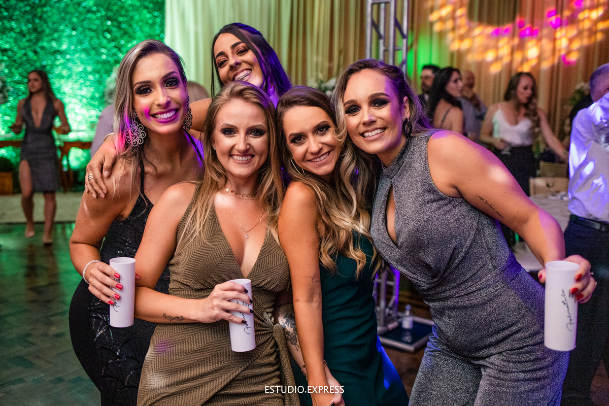 estúdio fotográfico-fotografo-família-15anos-ensaio-casamento-formatura-book de fotos-fotografa-ensaio gestante-festa de 15 anos-pré wedding-fotos profissionais-corporativos-retratos-fotos de bebê-sessão de fotos-mini wedding-dia do fotografo-ensaio newbo