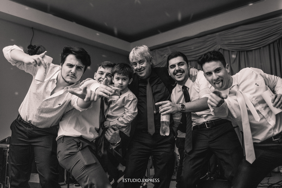 estúdio fotográfico-fotografo-família-15anos-ensaio-casamento-formatura-book de fotos-fotografa-ensaio gestante-festa de 15 anos-pré wedding-fotos profissionais-corporativos-retratos-fotos de bebê-sessão de fotos-mini wedding-dia do fotografo-ensaio newbo