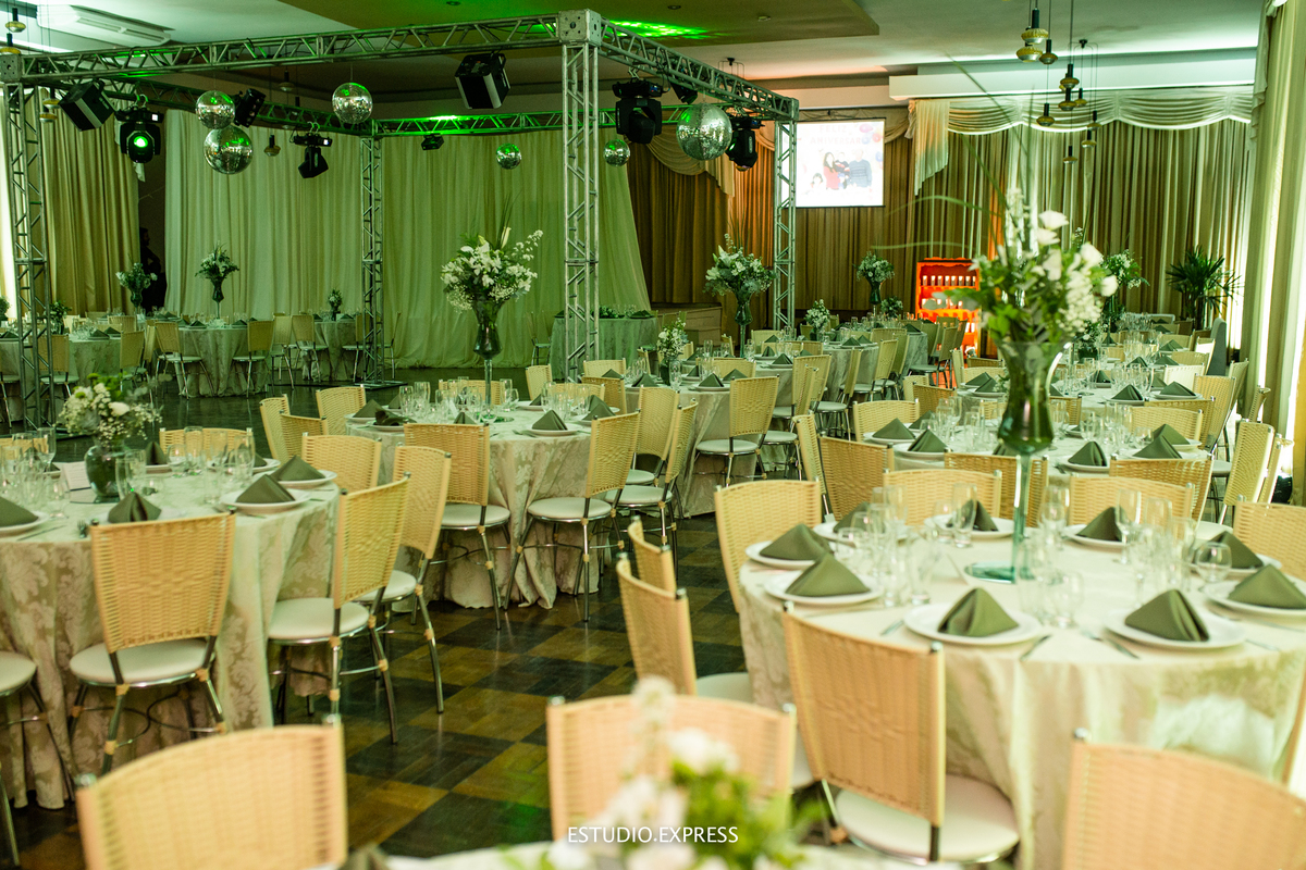 estúdio fotográfico-fotografo-família-15anos-ensaio-casamento-formatura-book de fotos-fotografa-ensaio gestante-festa de 15 anos-pré wedding-fotos profissionais-corporativos-retratos-fotos de bebê-sessão de fotos-mini wedding-dia do fotografo-ensaio newbo