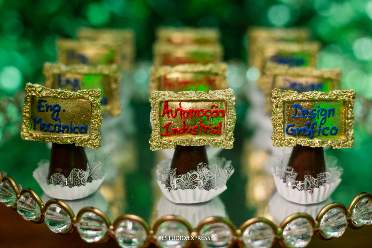 estúdio fotográfico-fotografo-família-15anos-ensaio-casamento-formatura-book de fotos-fotografa-ensaio gestante-festa de 15 anos-pré wedding-fotos profissionais-corporativos-retratos-fotos de bebê-sessão de fotos-mini wedding-dia do fotografo-ensaio newbo