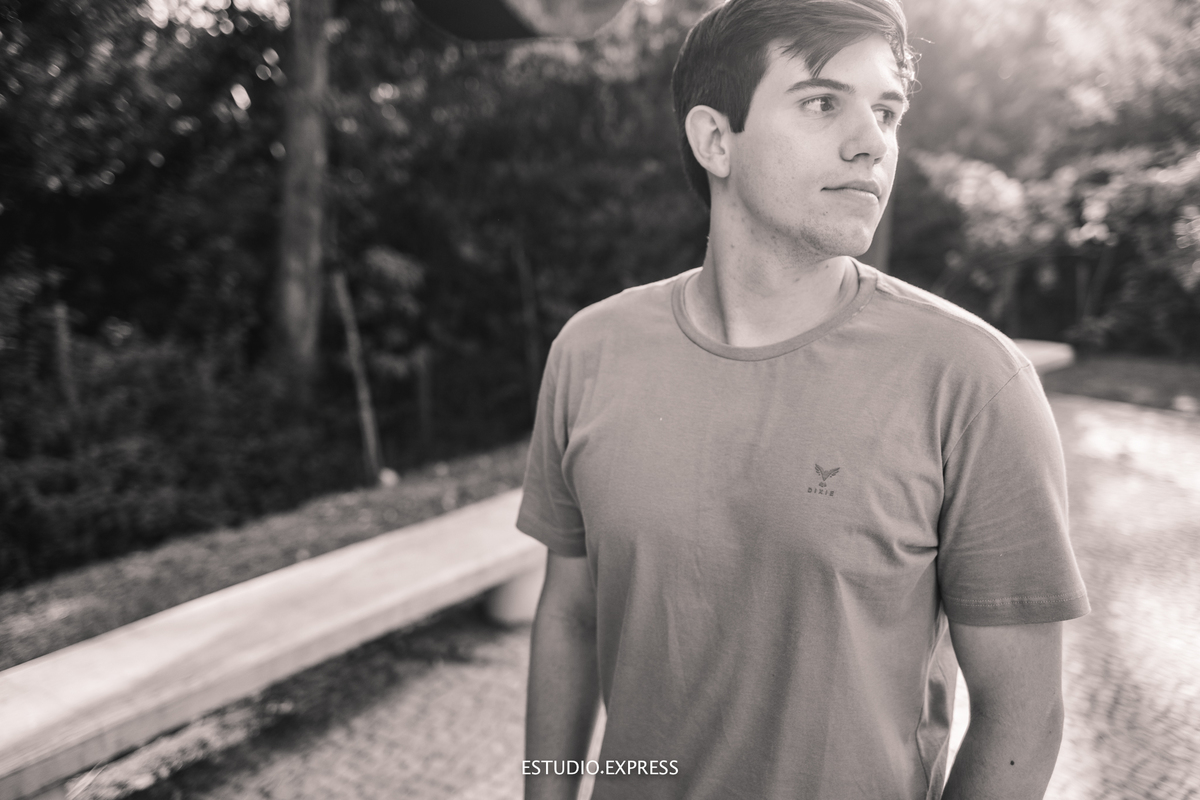 estúdio fotográfico-fotografo-família-15anos-ensaio-casamento-formatura-book de fotos-fotografa-ensaio gestante-festa de 15 anos-pré wedding-fotos profissionais-corporativos-ifsul-camaqua-ifcamaqua-formatura-turma-ensaio-tca-foto