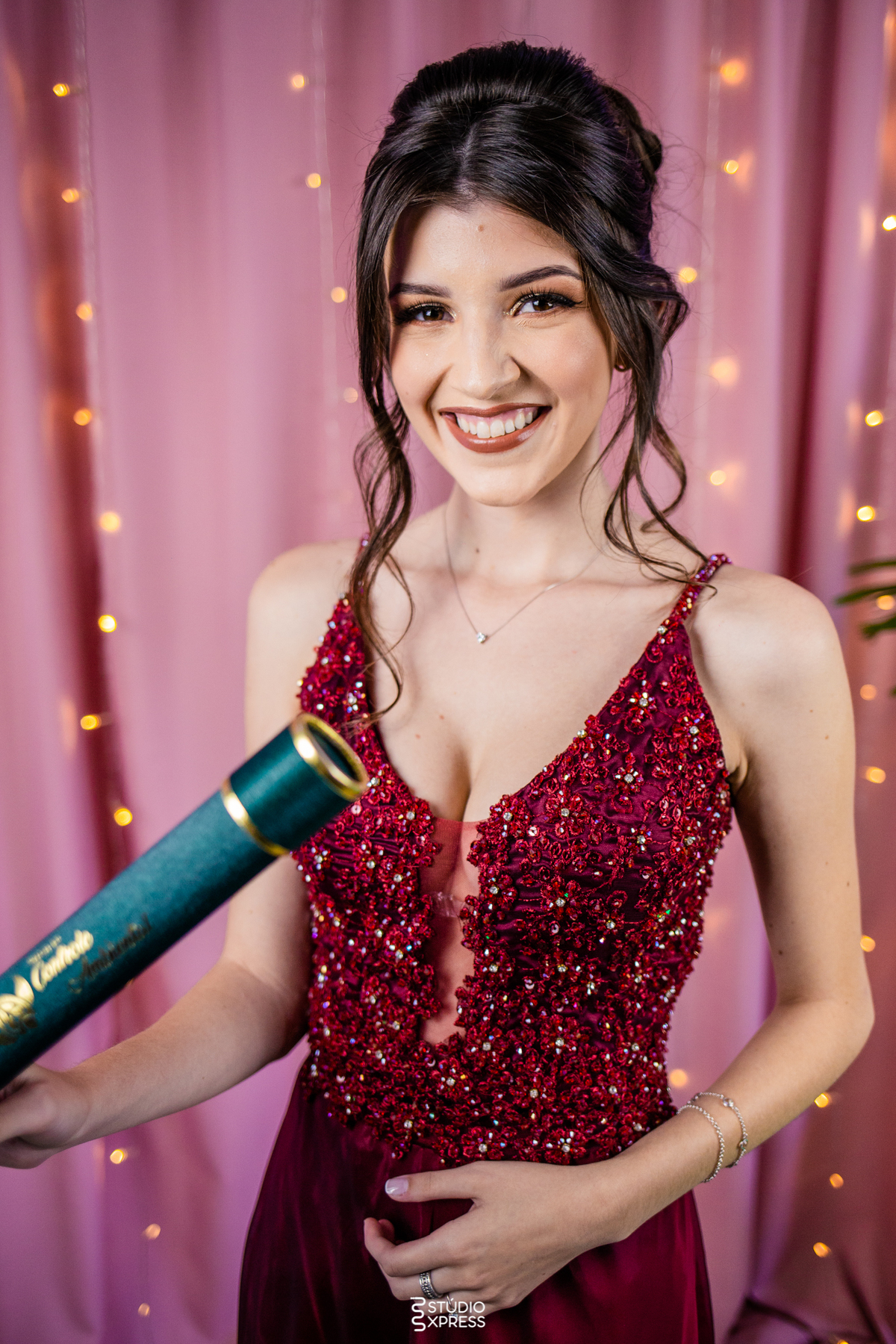 estúdio fotográfico-fotografo-família-15anos-ensaio-casamento-formatura-book de fotos-fotografa-ensaio gestante-festa de 15 anos-pré wedding-fotos profissionais-corporativos-retratos-fotos de bebê-sessão de fotos-mini wedding-dia do fotografo-ensaio newbo