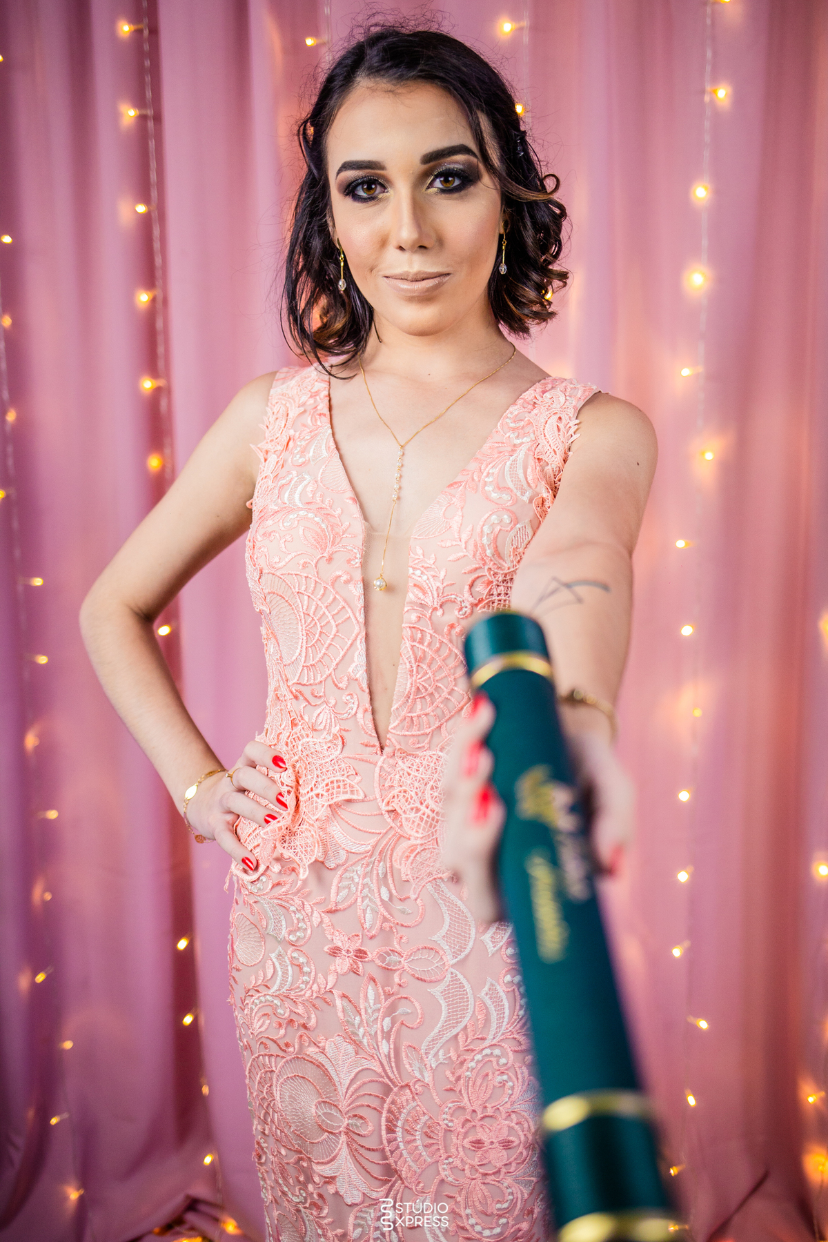 estúdio fotográfico-fotografo-família-15anos-ensaio-casamento-formatura-book de fotos-fotografa-ensaio gestante-festa de 15 anos-pré wedding-fotos profissionais-corporativos-retratos-fotos de bebê-sessão de fotos-mini wedding-dia do fotografo-ensaio newbo