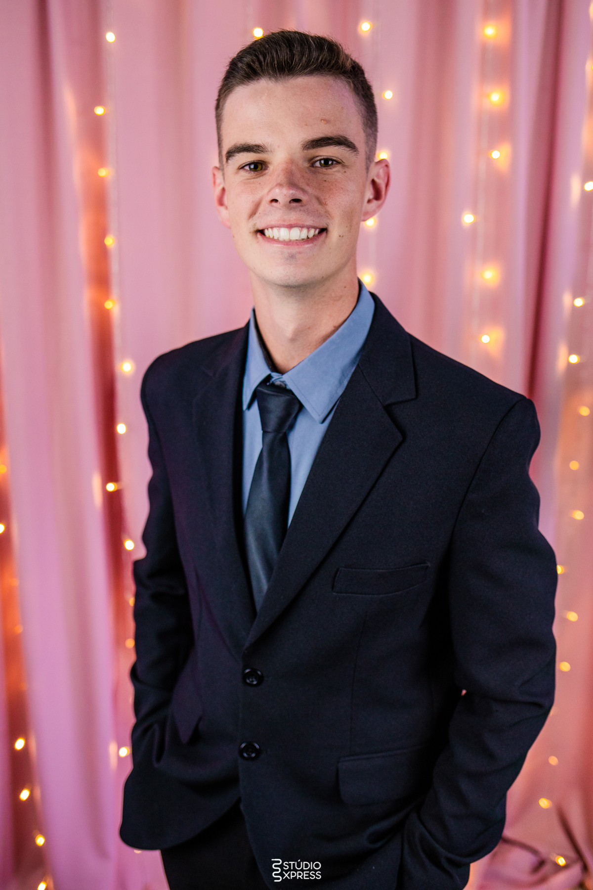 estúdio fotográfico-fotografo-família-15anos-ensaio-casamento-formatura-book de fotos-fotografa-ensaio gestante-festa de 15 anos-pré wedding-fotos profissionais-corporativos-retratos-fotos de bebê-sessão de fotos-mini wedding-dia do fotografo-ensaio newbo