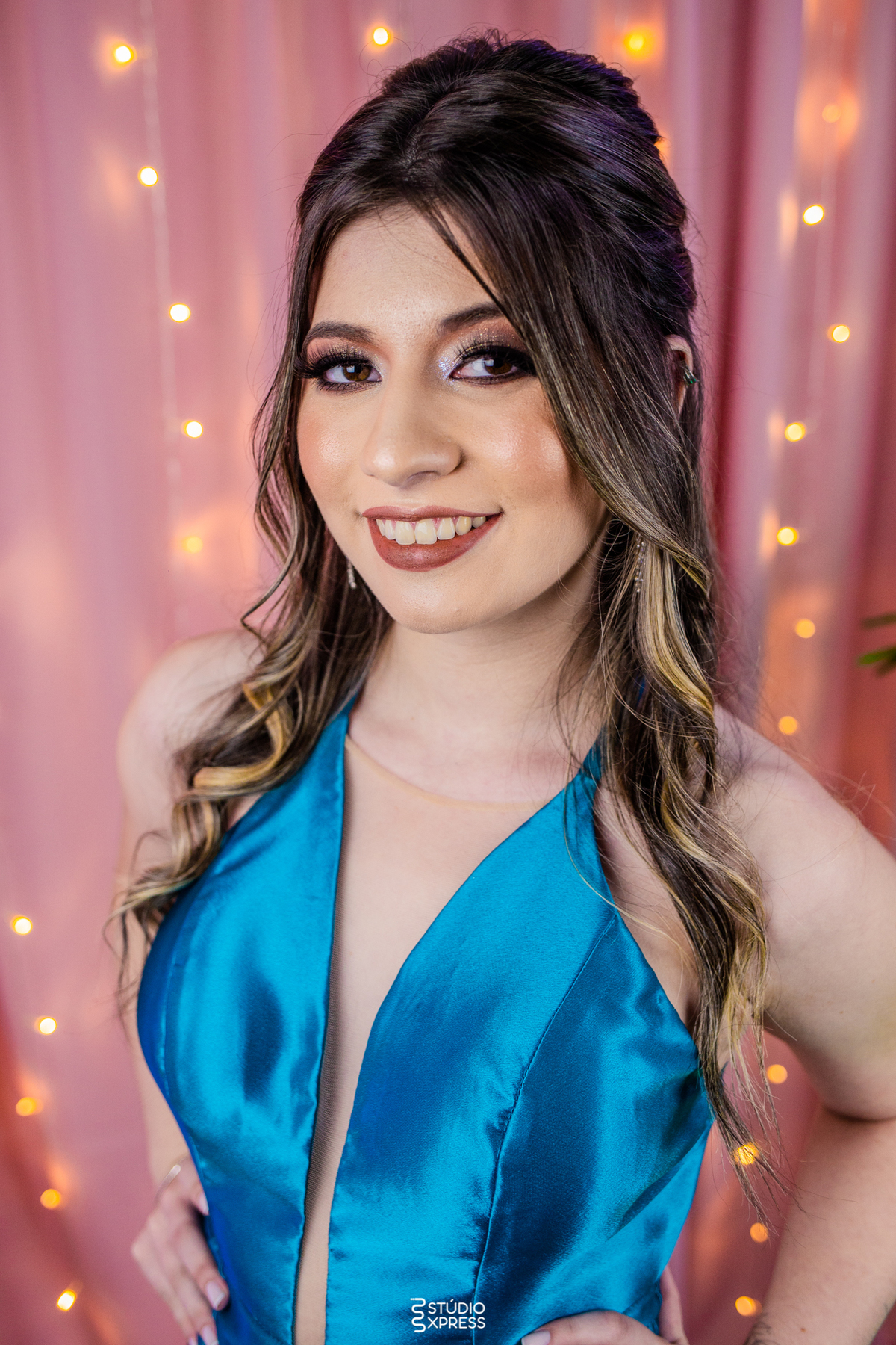 estúdio fotográfico-fotografo-família-15anos-ensaio-casamento-formatura-book de fotos-fotografa-ensaio gestante-festa de 15 anos-pré wedding-fotos profissionais-corporativos-retratos-fotos de bebê-sessão de fotos-mini wedding-dia do fotografo-ensaio newbo