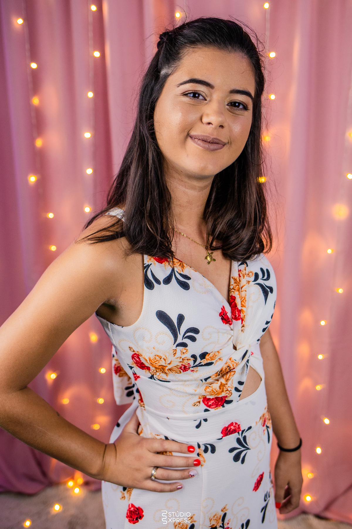 estúdio fotográfico-fotografo-família-15anos-ensaio-casamento-formatura-book de fotos-fotografa-ensaio gestante-festa de 15 anos-pré wedding-fotos profissionais-corporativos-retratos-fotos de bebê-sessão de fotos-mini wedding-dia do fotografo-ensaio newbo