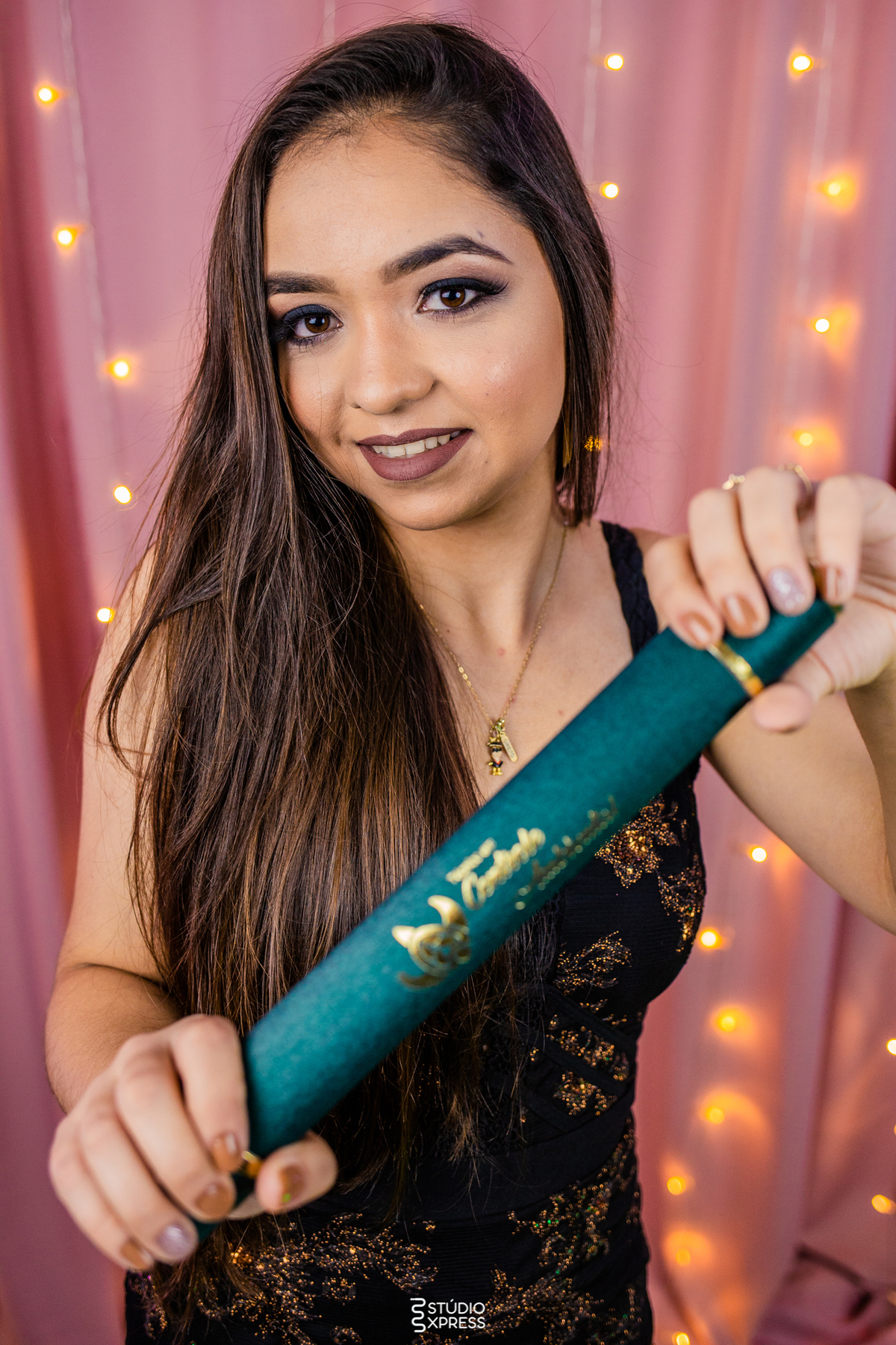 estúdio fotográfico-fotografo-família-15anos-ensaio-casamento-formatura-book de fotos-fotografa-ensaio gestante-festa de 15 anos-pré wedding-fotos profissionais-corporativos-retratos-fotos de bebê-sessão de fotos-mini wedding-dia do fotografo-ensaio newbo