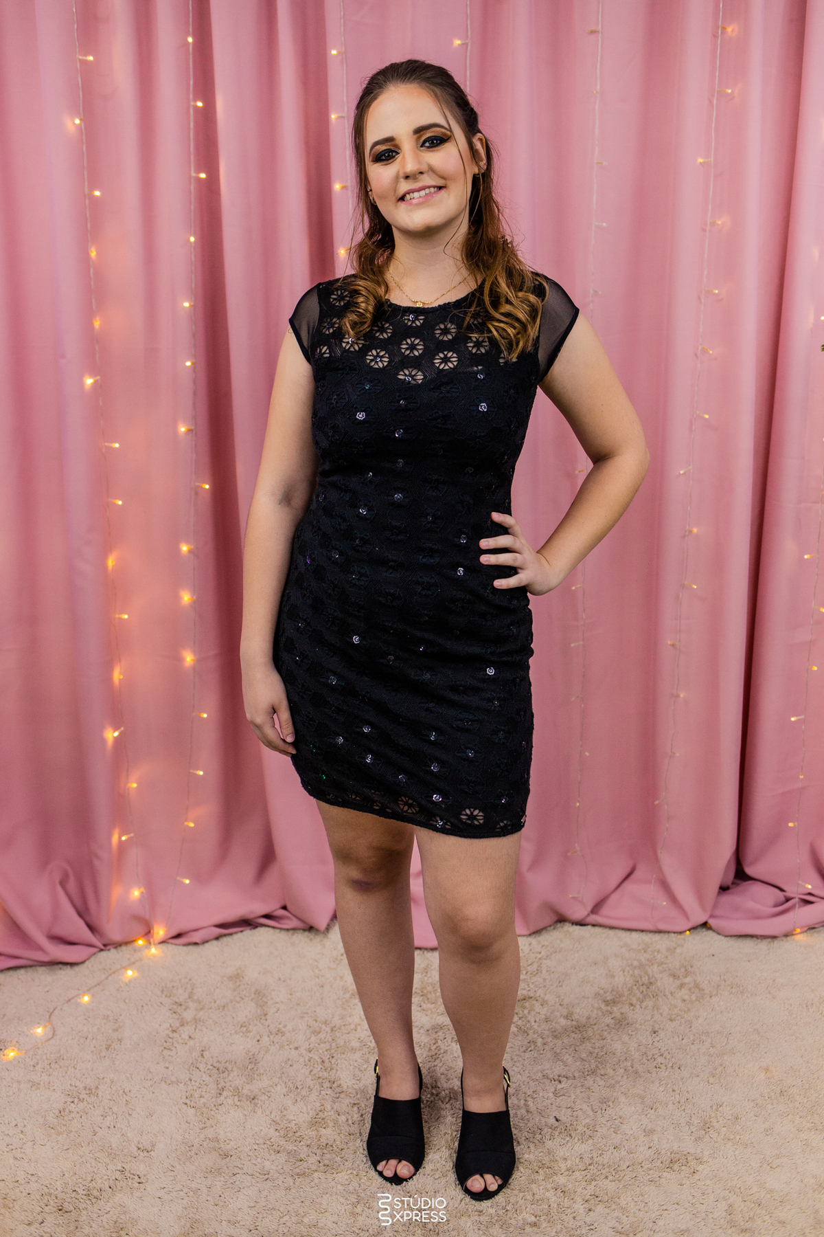 estúdio fotográfico-fotografo-família-15anos-ensaio-casamento-formatura-book de fotos-fotografa-ensaio gestante-festa de 15 anos-pré wedding-fotos profissionais-corporativos-retratos-fotos de bebê-sessão de fotos-mini wedding-dia do fotografo-ensaio newbo