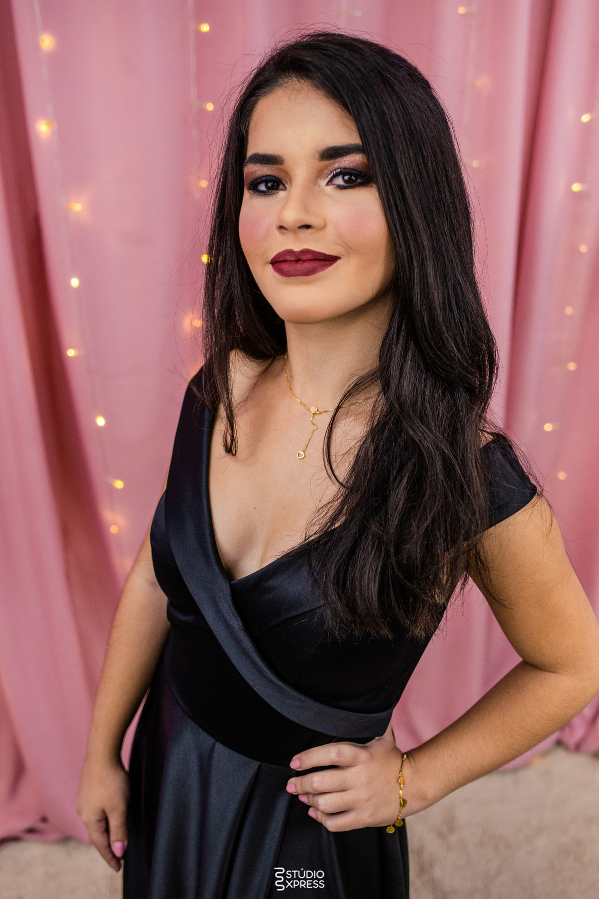 estúdio fotográfico-fotografo-família-15anos-ensaio-casamento-formatura-book de fotos-fotografa-ensaio gestante-festa de 15 anos-pré wedding-fotos profissionais-corporativos-retratos-fotos de bebê-sessão de fotos-mini wedding-dia do fotografo-ensaio newbo