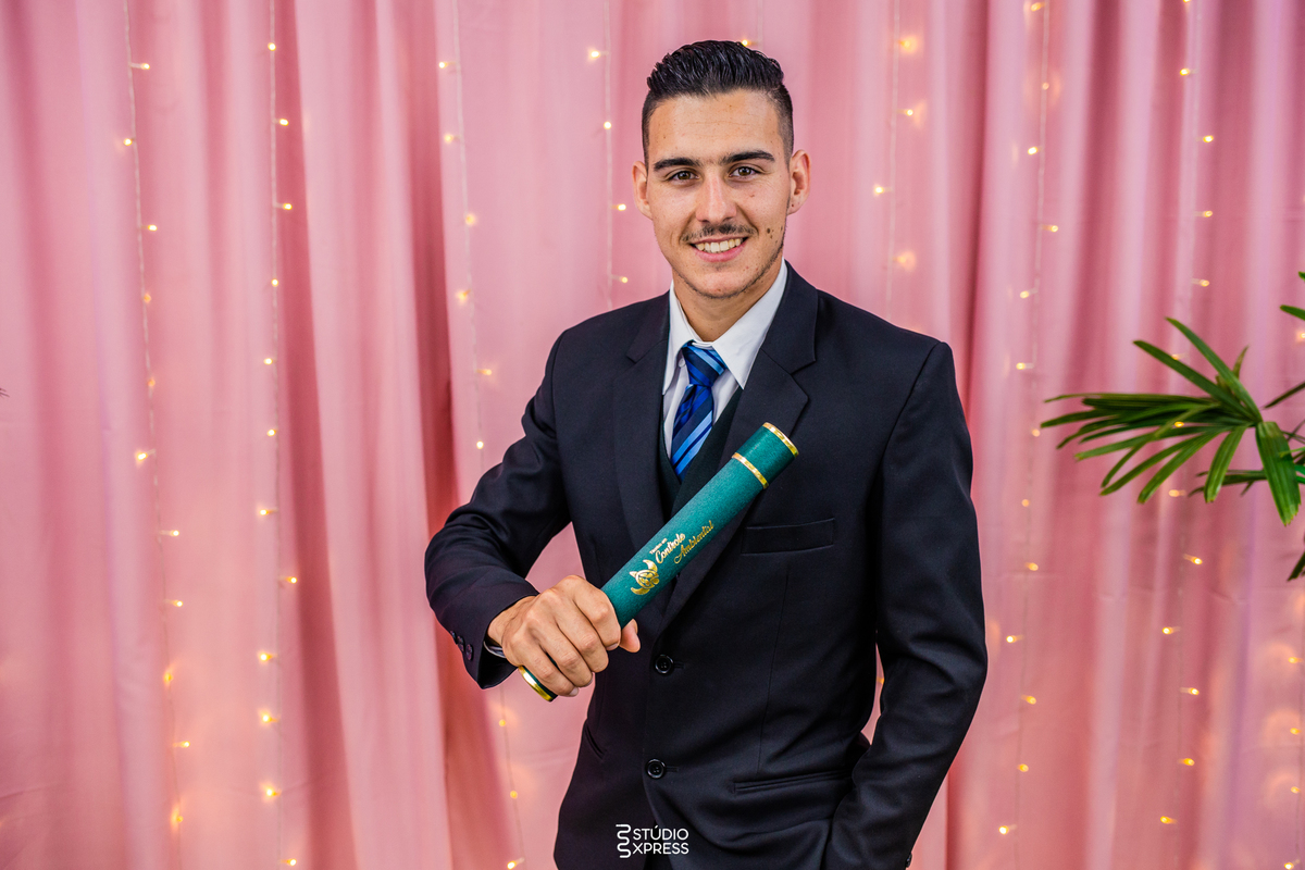 estúdio fotográfico-fotografo-família-15anos-ensaio-casamento-formatura-book de fotos-fotografa-ensaio gestante-festa de 15 anos-pré wedding-fotos profissionais-corporativos-retratos-fotos de bebê-sessão de fotos-mini wedding-dia do fotografo-ensaio newbo