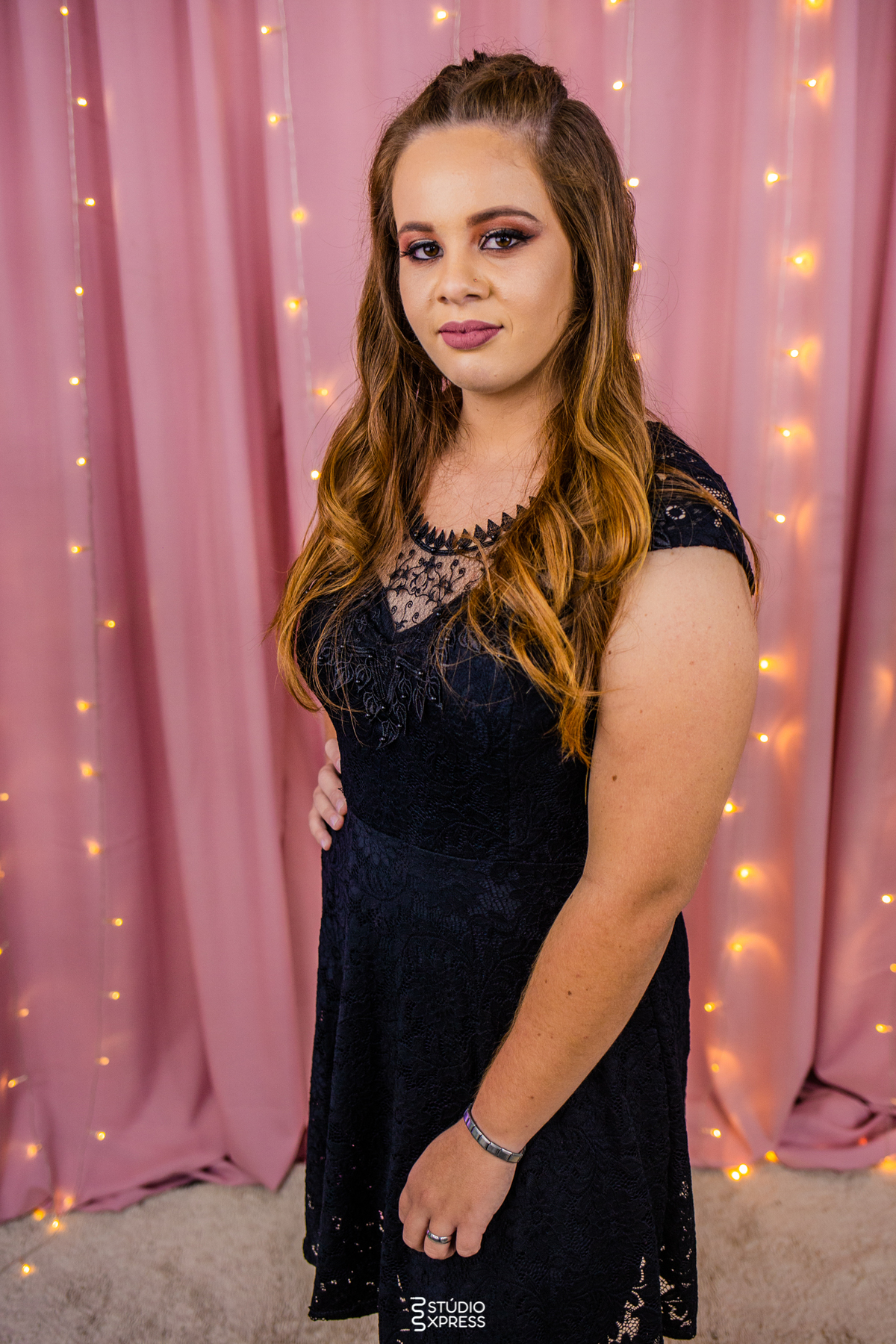 estúdio fotográfico-fotografo-família-15anos-ensaio-casamento-formatura-book de fotos-fotografa-ensaio gestante-festa de 15 anos-pré wedding-fotos profissionais-corporativos-retratos-fotos de bebê-sessão de fotos-mini wedding-dia do fotografo-ensaio newbo