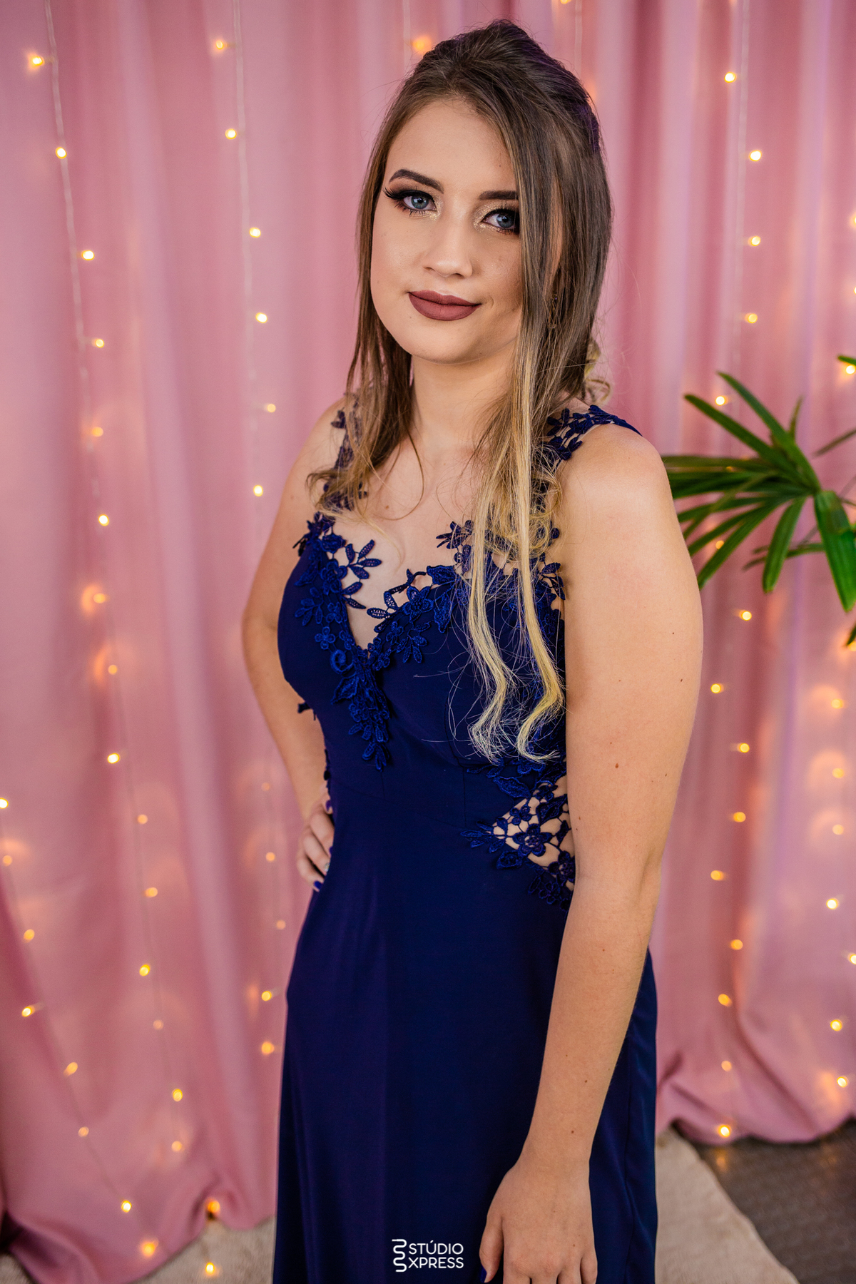 estúdio fotográfico-fotografo-família-15anos-ensaio-casamento-formatura-book de fotos-fotografa-ensaio gestante-festa de 15 anos-pré wedding-fotos profissionais-corporativos-retratos-fotos de bebê-sessão de fotos-mini wedding-dia do fotografo-ensaio newbo