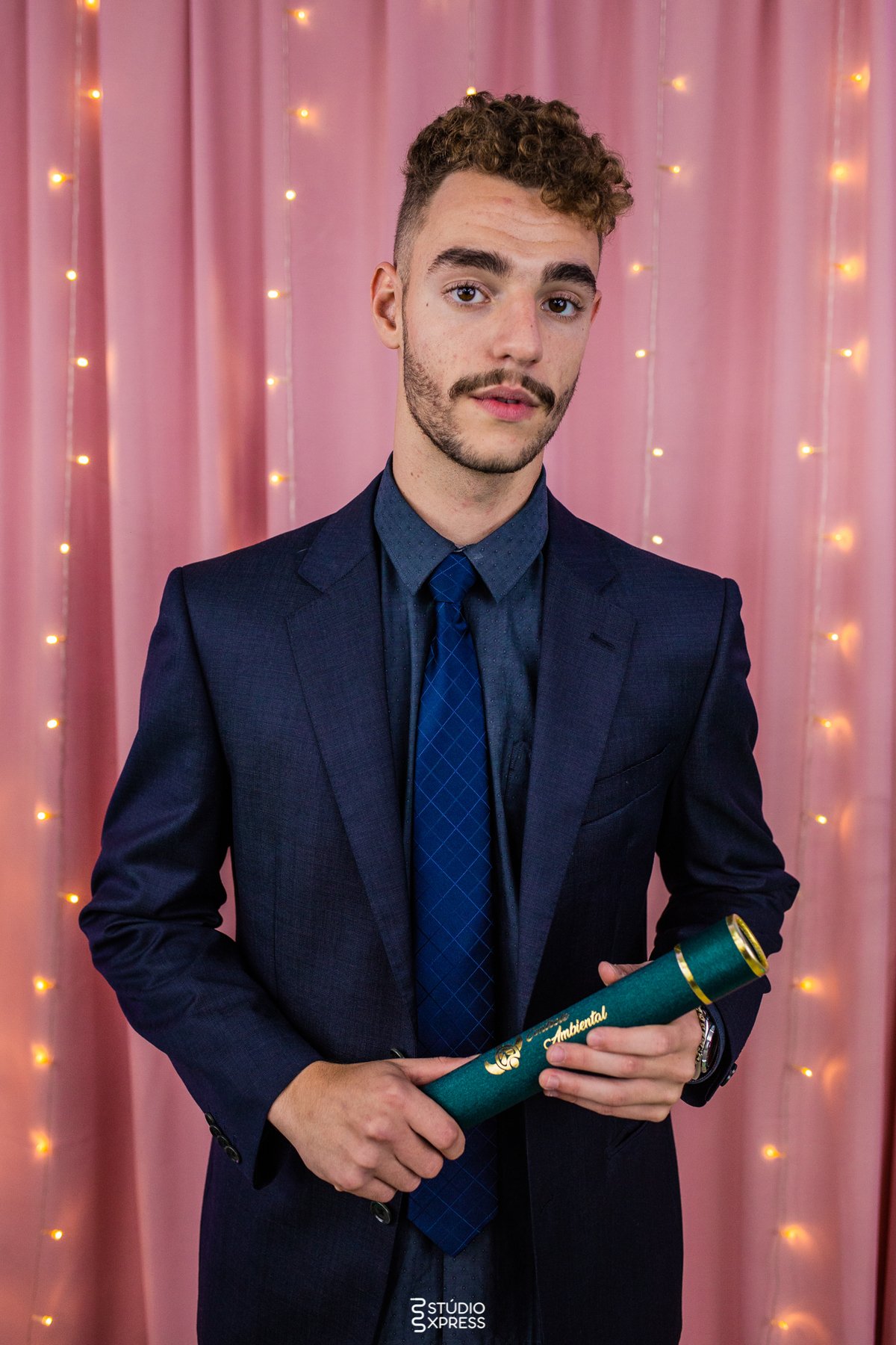 estúdio fotográfico-fotografo-família-15anos-ensaio-casamento-formatura-book de fotos-fotografa-ensaio gestante-festa de 15 anos-pré wedding-fotos profissionais-corporativos-retratos-fotos de bebê-sessão de fotos-mini wedding-dia do fotografo-ensaio newbo