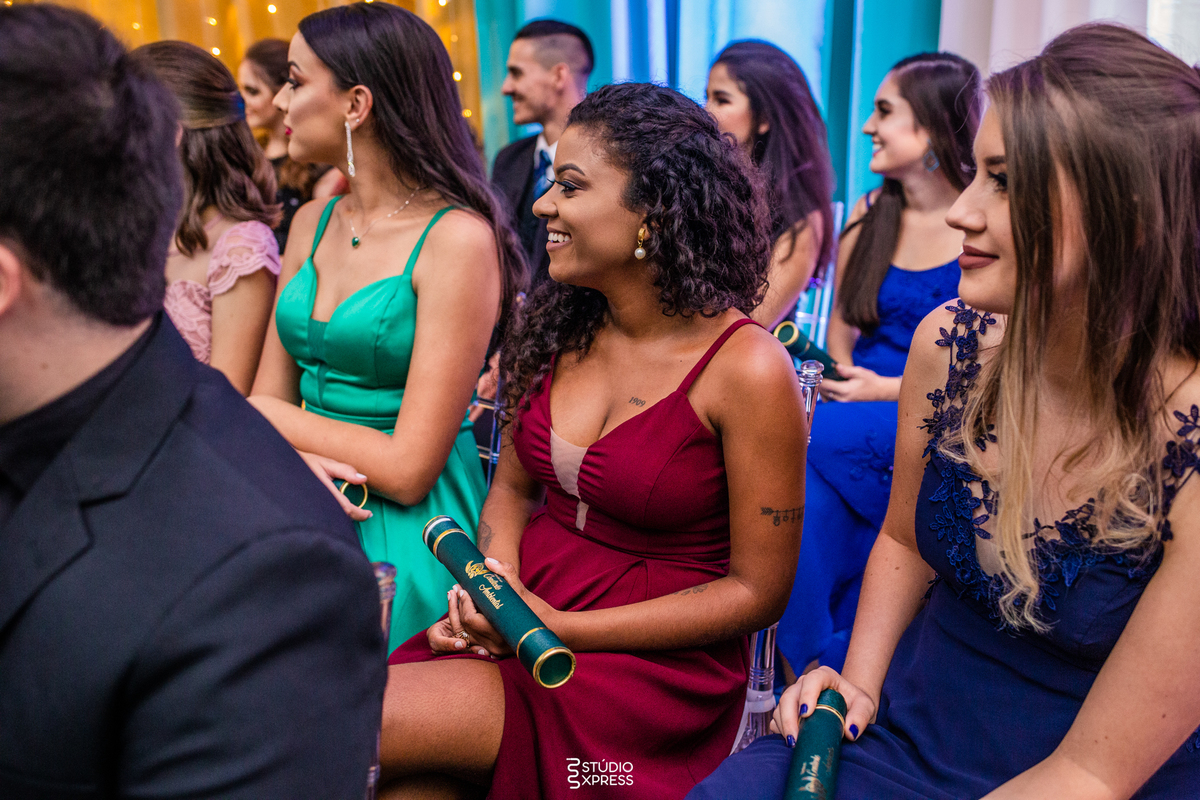 estúdio fotográfico-fotografo-família-15anos-ensaio-casamento-formatura-book de fotos-fotografa-ensaio gestante-festa de 15 anos-pré wedding-fotos profissionais-corporativos-retratos-fotos de bebê-sessão de fotos-mini wedding-dia do fotografo-ensaio newbo