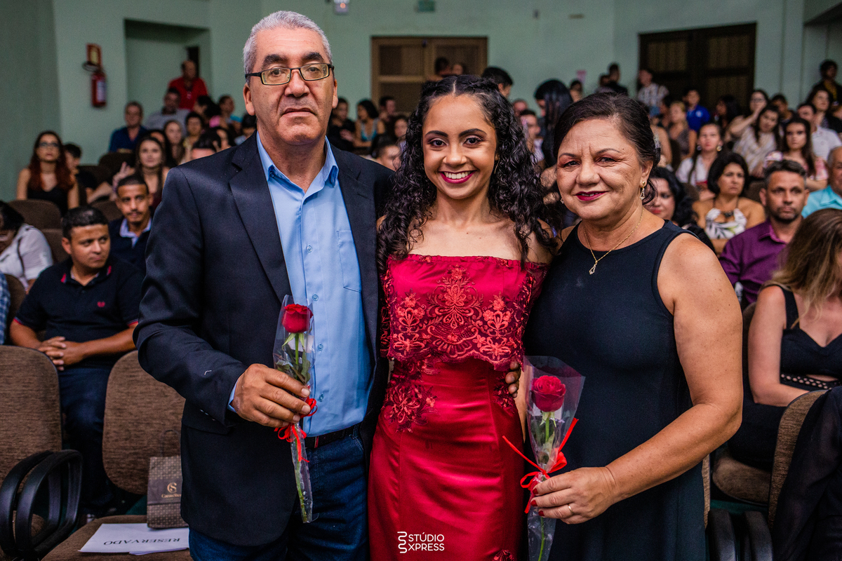 estúdio fotográfico-fotografo-família-15anos-ensaio-casamento-formatura-book de fotos-fotografa-ensaio gestante-festa de 15 anos-pré wedding-fotos profissionais-corporativos-retratos-fotos de bebê-sessão de fotos-mini wedding-dia do fotografo-ensaio newbo