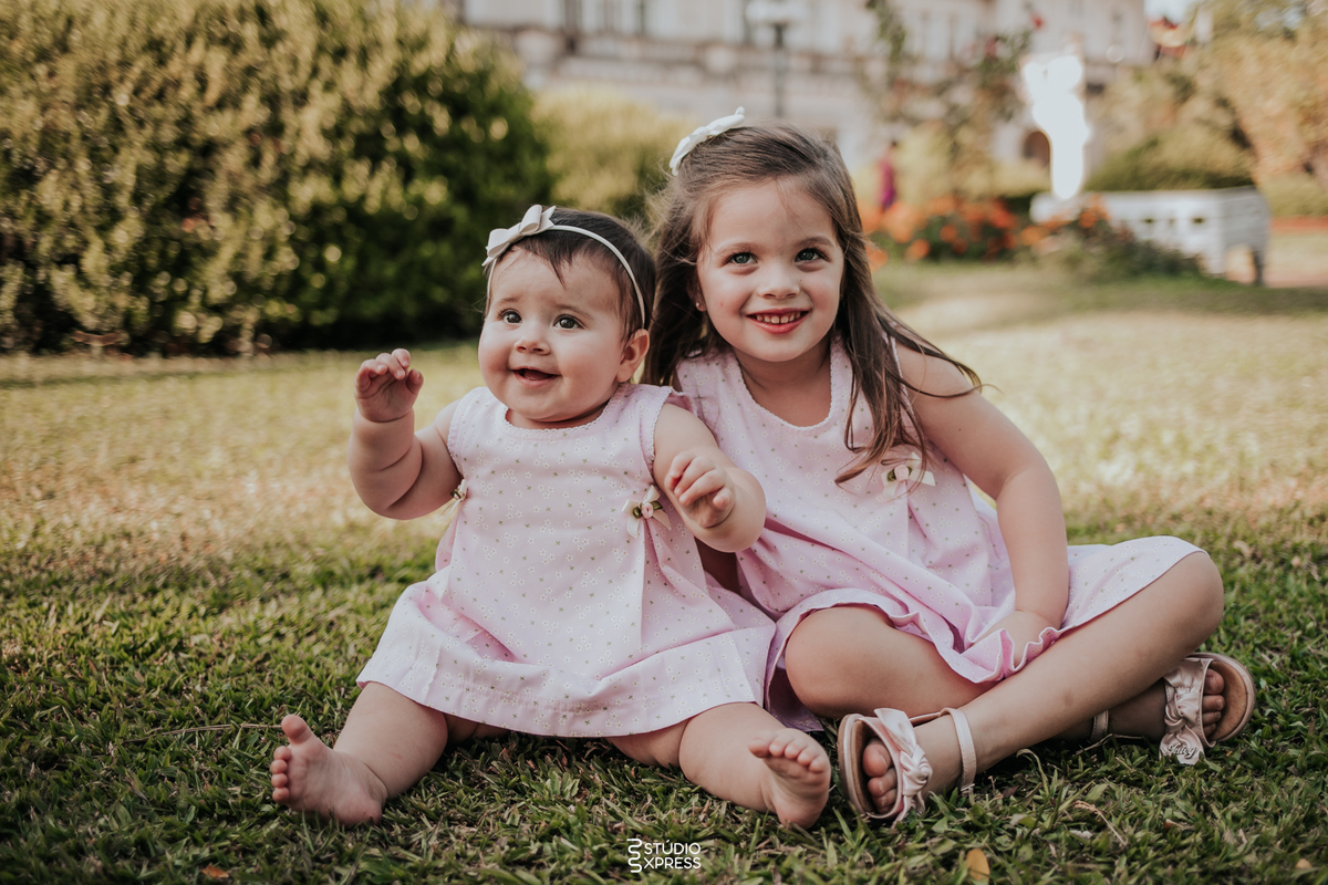 estúdio fotográfico-fotografo-família-15anos-ensaio-casamento-formatura-book de fotos-fotografa-ensaio gestante-festa de 15 anos-pré wedding-fotos profissionais-corporativos-retratos-fotos de bebê-sessão de fotos-mini wedding-dia do fotografo-ensaio newbo