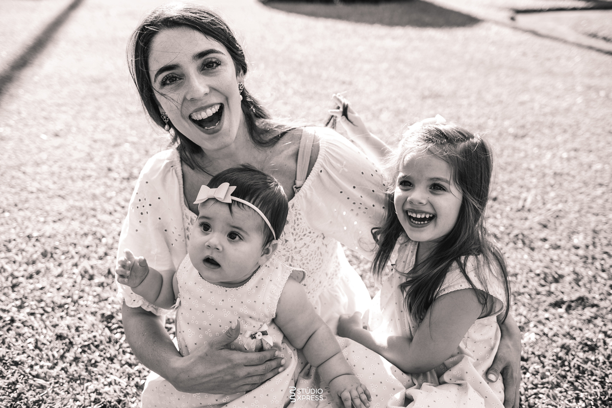 estúdio fotográfico-fotografo-família-15anos-ensaio-casamento-formatura-book de fotos-fotografa-ensaio gestante-festa de 15 anos-pré wedding-fotos profissionais-corporativos-retratos-fotos de bebê-sessão de fotos-mini wedding-dia do fotografo-ensaio newbo