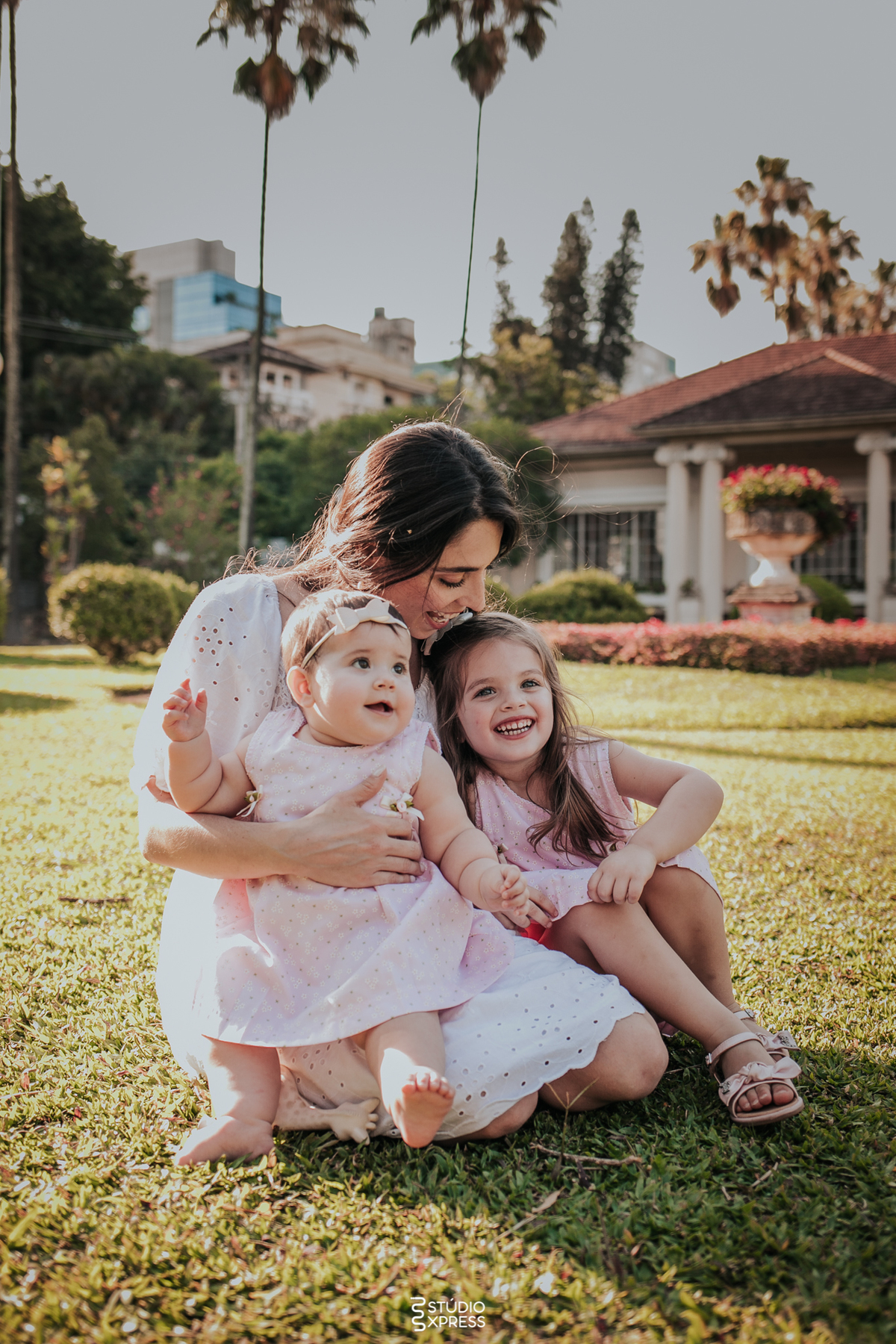 estúdio fotográfico-fotografo-família-15anos-ensaio-casamento-formatura-book de fotos-fotografa-ensaio gestante-festa de 15 anos-pré wedding-fotos profissionais-corporativos-retratos-fotos de bebê-sessão de fotos-mini wedding-dia do fotografo-ensaio newbo