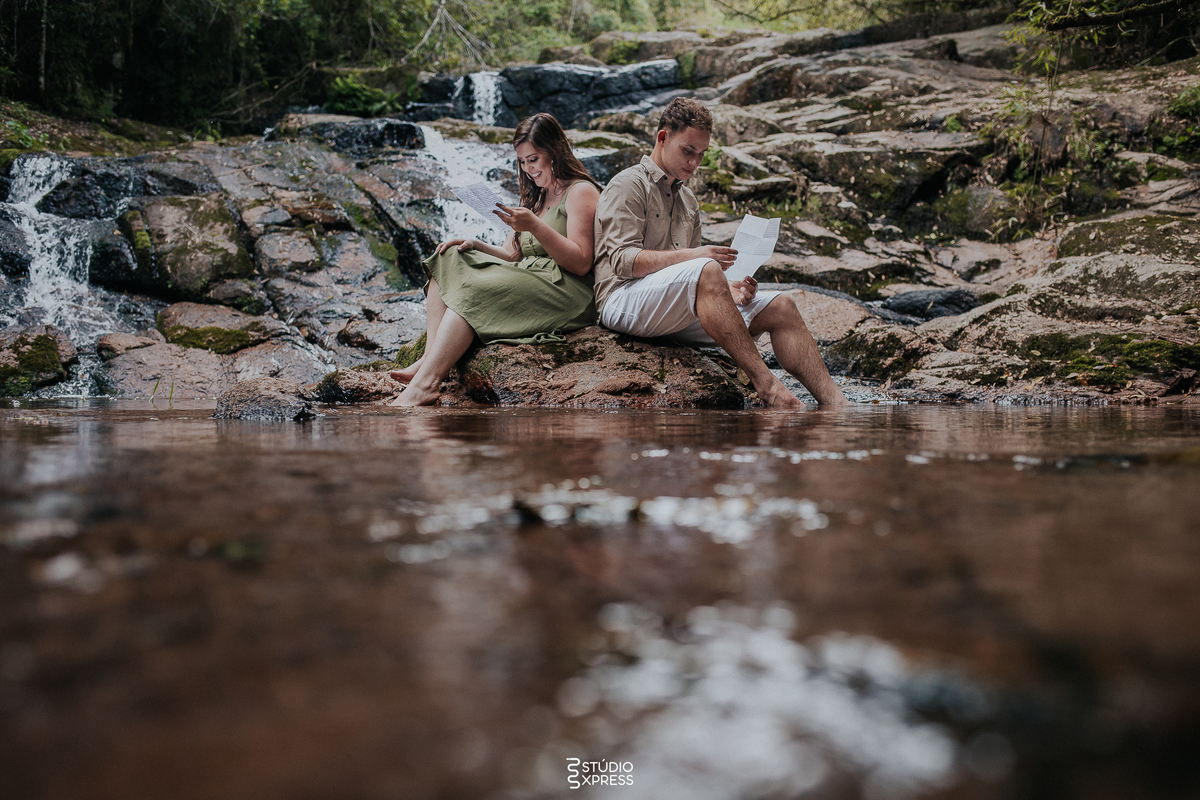 estúdio fotográfico-fotografo-família-15anos-ensaio-casamento-formatura-book de fotos-fotografa-ensaio gestante-festa de 15 anos-pré wedding-fotos profissionais-corporativos-retratos-fotos de bebê-sessão de fotos-mini wedding-dia do fotografo-ensaio newbo