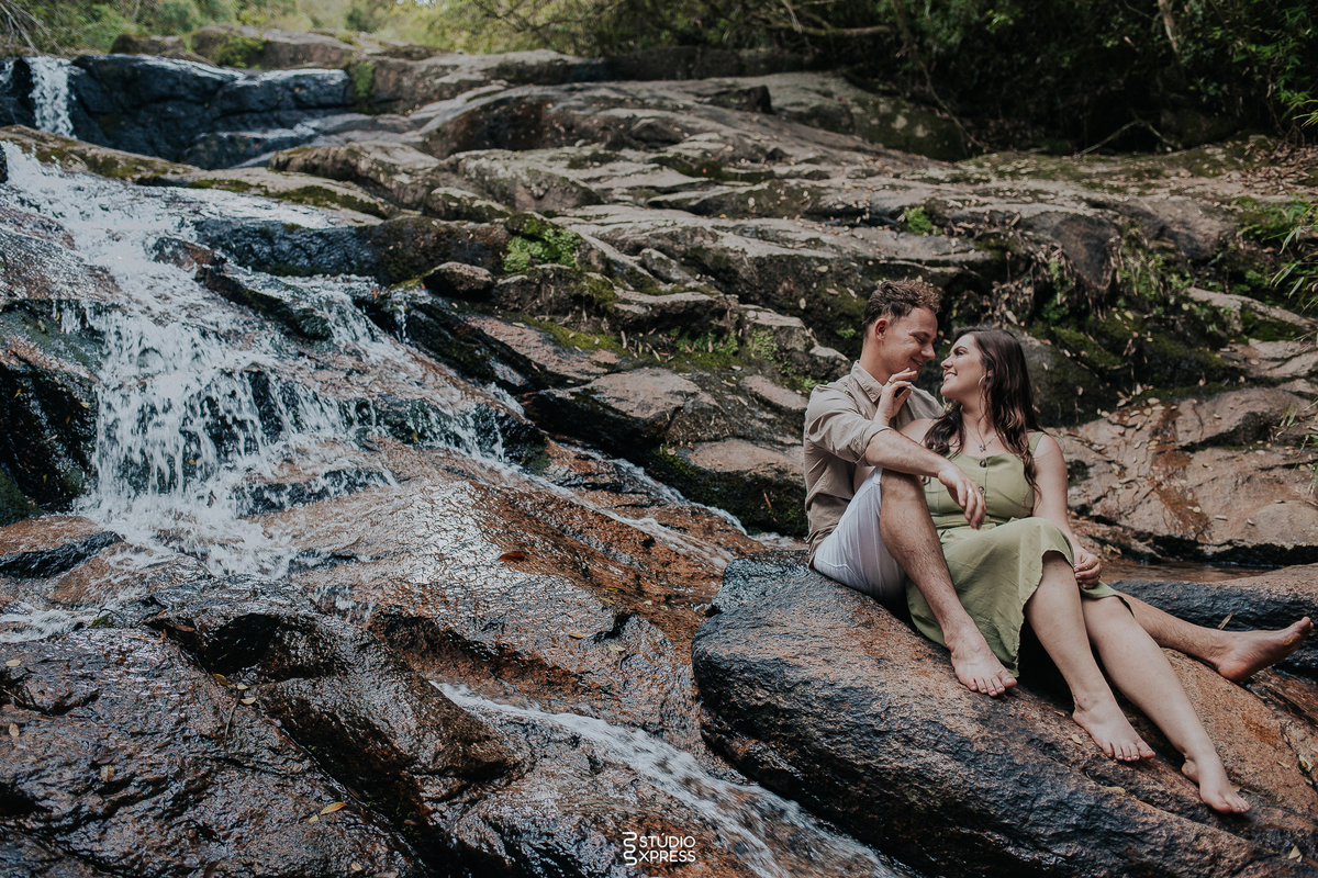 estúdio fotográfico-fotografo-família-15anos-ensaio-casamento-formatura-book de fotos-fotografa-ensaio gestante-festa de 15 anos-pré wedding-fotos profissionais-corporativos-retratos-fotos de bebê-sessão de fotos-mini wedding-dia do fotografo-ensaio newbo