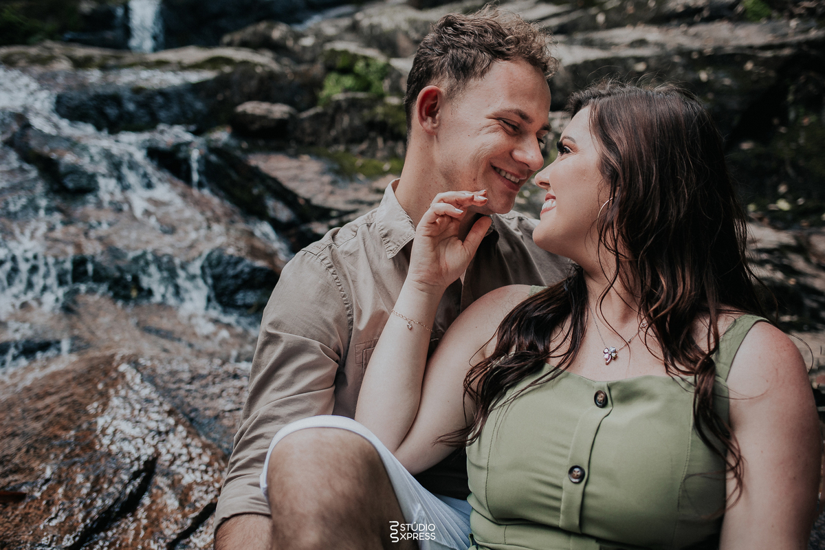 estúdio fotográfico-fotografo-família-15anos-ensaio-casamento-formatura-book de fotos-fotografa-ensaio gestante-festa de 15 anos-pré wedding-fotos profissionais-corporativos-retratos-fotos de bebê-sessão de fotos-mini wedding-dia do fotografo-ensaio newbo