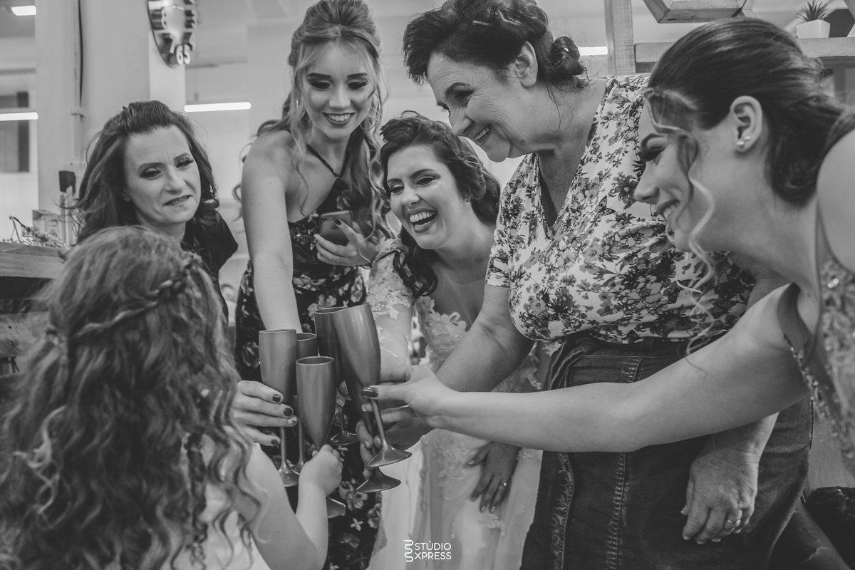 estúdio fotográfico - fotografo - família - 15 anos - ensaio - casamento - formatura - book de fotos - fotografa - ensaio gestante - festa de 15 anos - pré wedding - fotos profissionais - corporativos - retratos - fotos de bebê - sessão de fotos - mini we