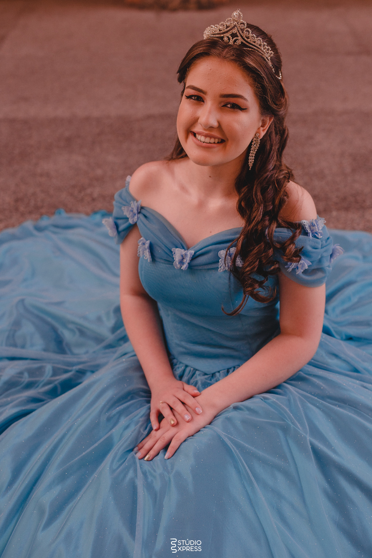 estúdio fotográfico-fotografo-família-15anos-ensaio-casamento-formatura-book de fotos-fotografa-ensaio gestante-festa de 15 anos-pré wedding-fotos profissionais-corporativos-retratos-fotos de bebê-sessão de fotos-mini wedding-dia do fotografo-ensaio newbo