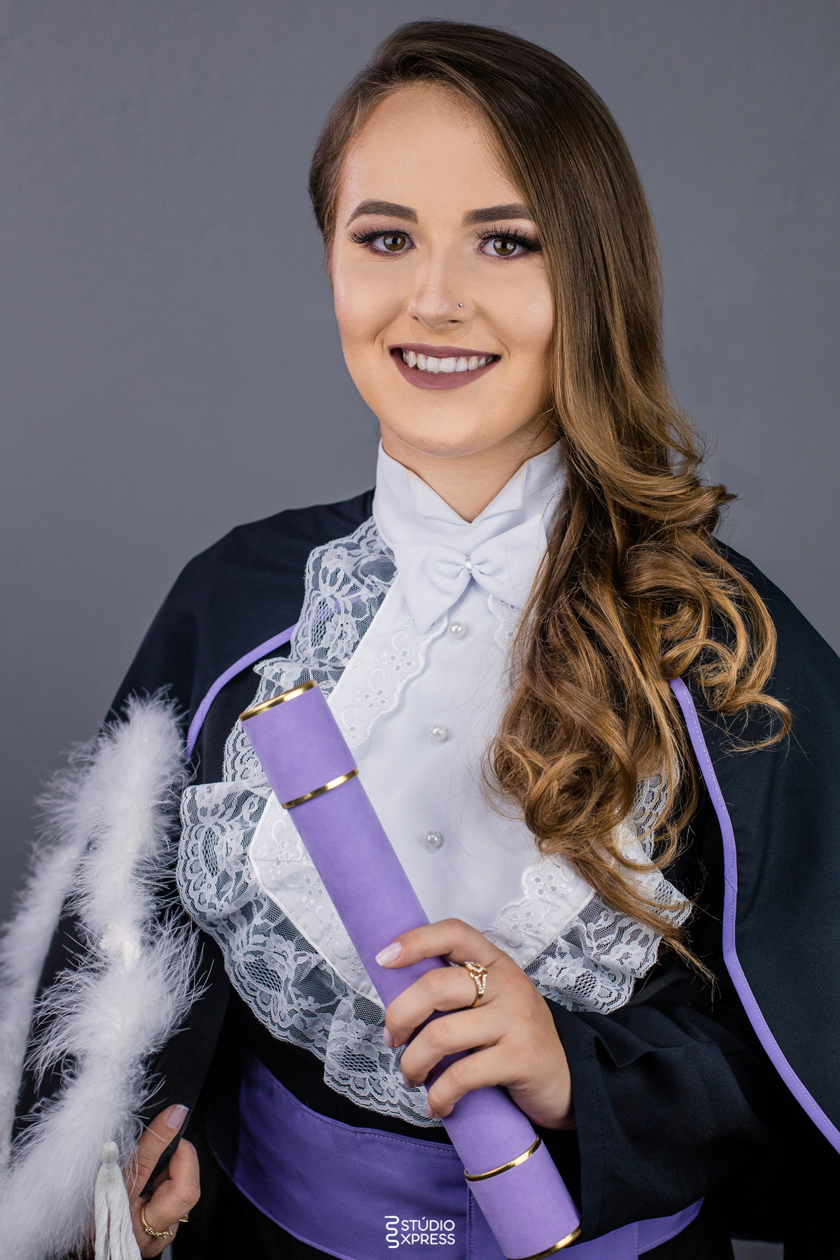 formatura-estudio-formar-colacão-curso-ensaio-fotos-quadros-adm-medicina-direito-farmacia-fundasul-uniaselvi-uergs-ufpel-cristal-rs-riograndedosul-fotografo-formei-quadro-album-canudo-formatura-toga-beca-aluguel