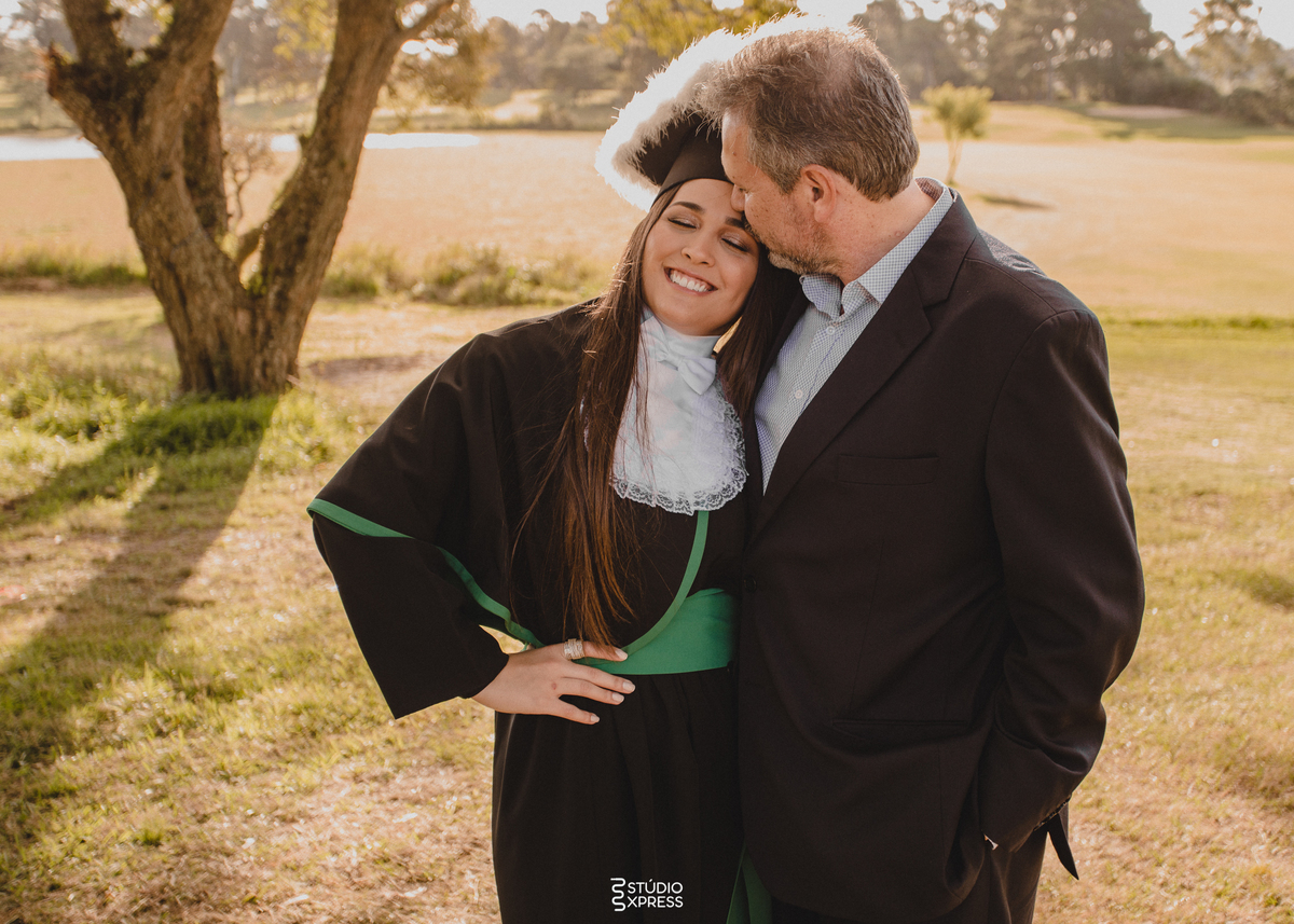 #fotodeformatura #formatura #formanda #formandos #conquista #fotografodeformatura #makeup #graduate #colacaodegrau #formei #futuro #festadegala #estouformando #costura #ensaioexterno #falselashes #camisa #drones #canudo #ufrgs #baile #ufpel #uniasselvi