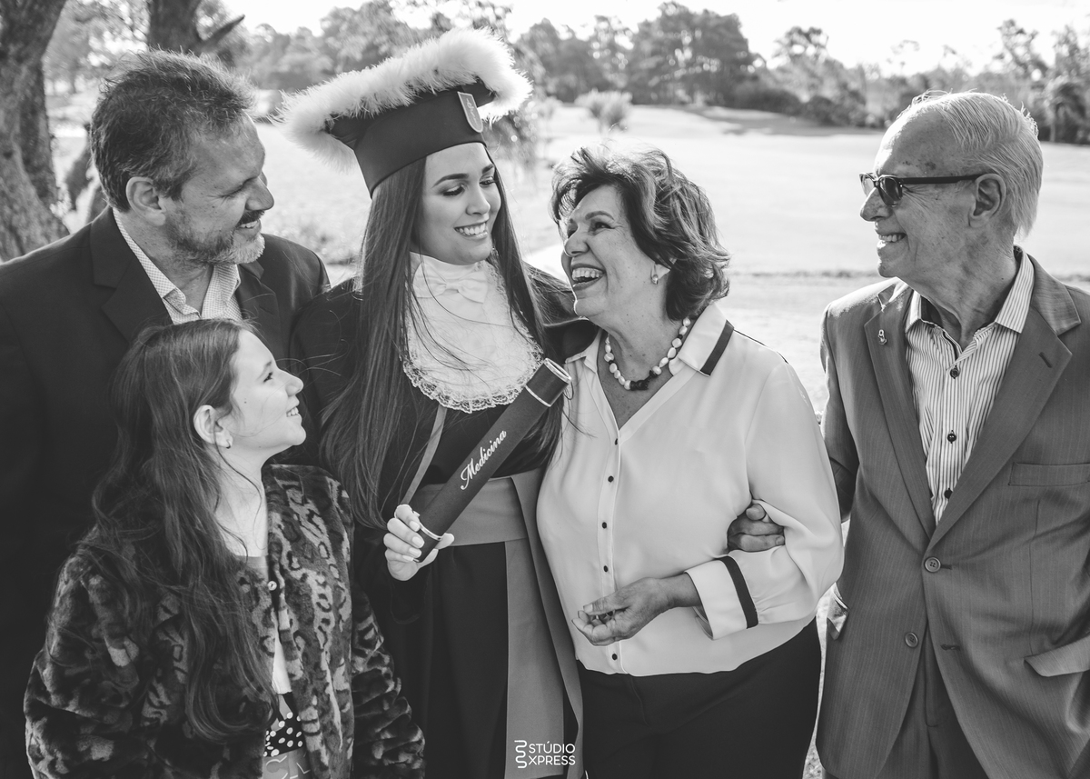 #fotodeformatura #formatura #formanda #formandos #conquista #fotografodeformatura #makeup #graduate #colacaodegrau #formei #futuro #festadegala #estouformando #costura #ensaioexterno #falselashes #camisa #drones #canudo #ufrgs #baile #ufpel #uniasselvi