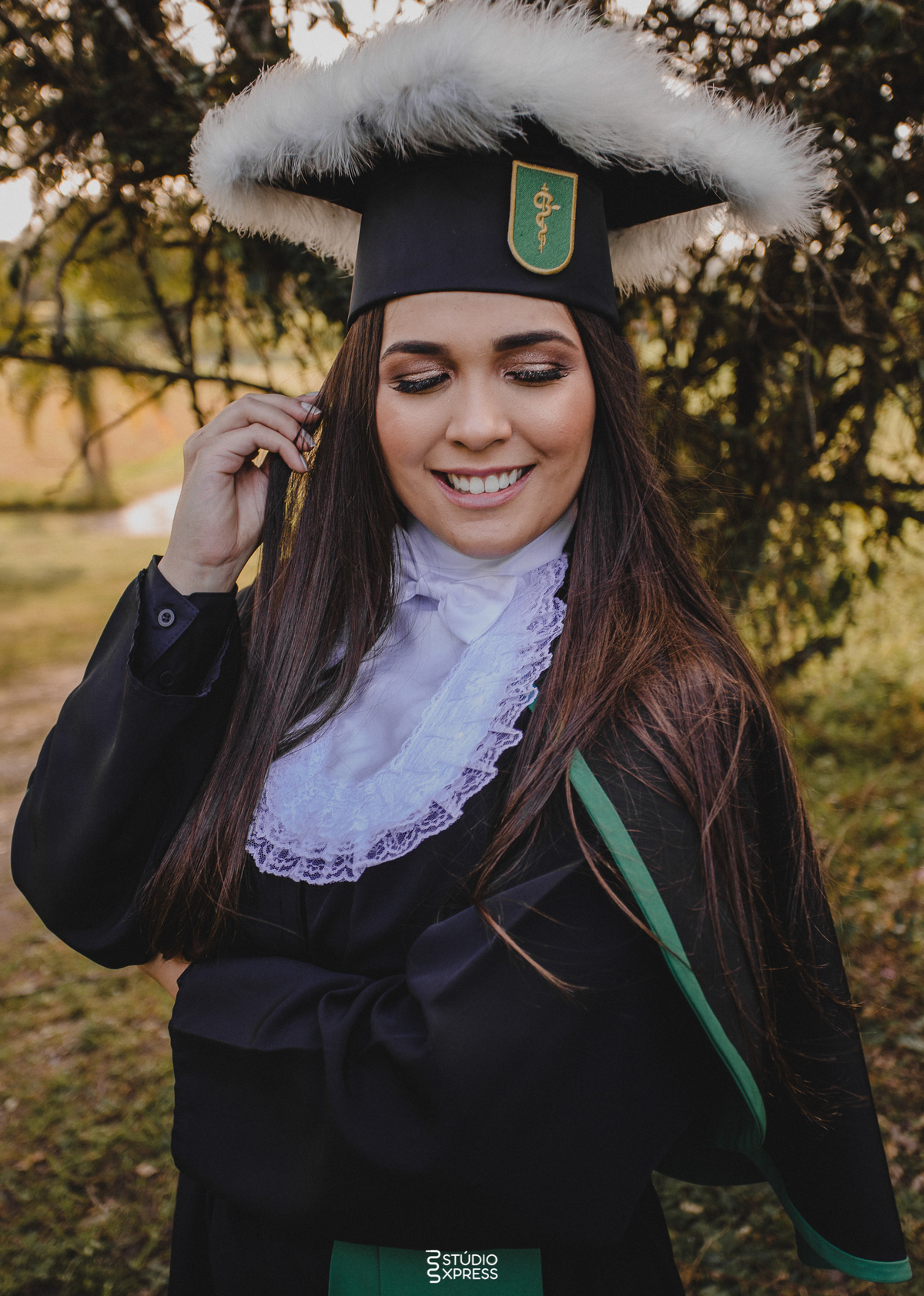 #fotodeformatura #formatura #formanda #formandos #conquista #fotografodeformatura #makeup #graduate #colacaodegrau #formei #futuro #festadegala #estouformando #costura #ensaioexterno #falselashes #camisa #drones #canudo #ufrgs #baile #ufpel #uniasselvi