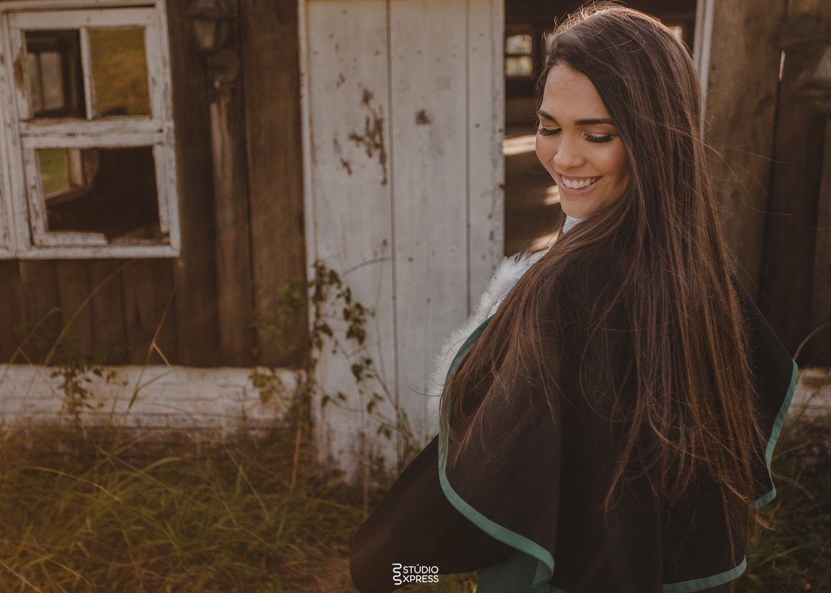 #fotodeformatura #formatura #formanda #formandos #conquista #fotografodeformatura #makeup #graduate #colacaodegrau #formei #futuro #festadegala #estouformando #costura #ensaioexterno #falselashes #camisa #drones #canudo #ufrgs #baile #ufpel #uniasselvi