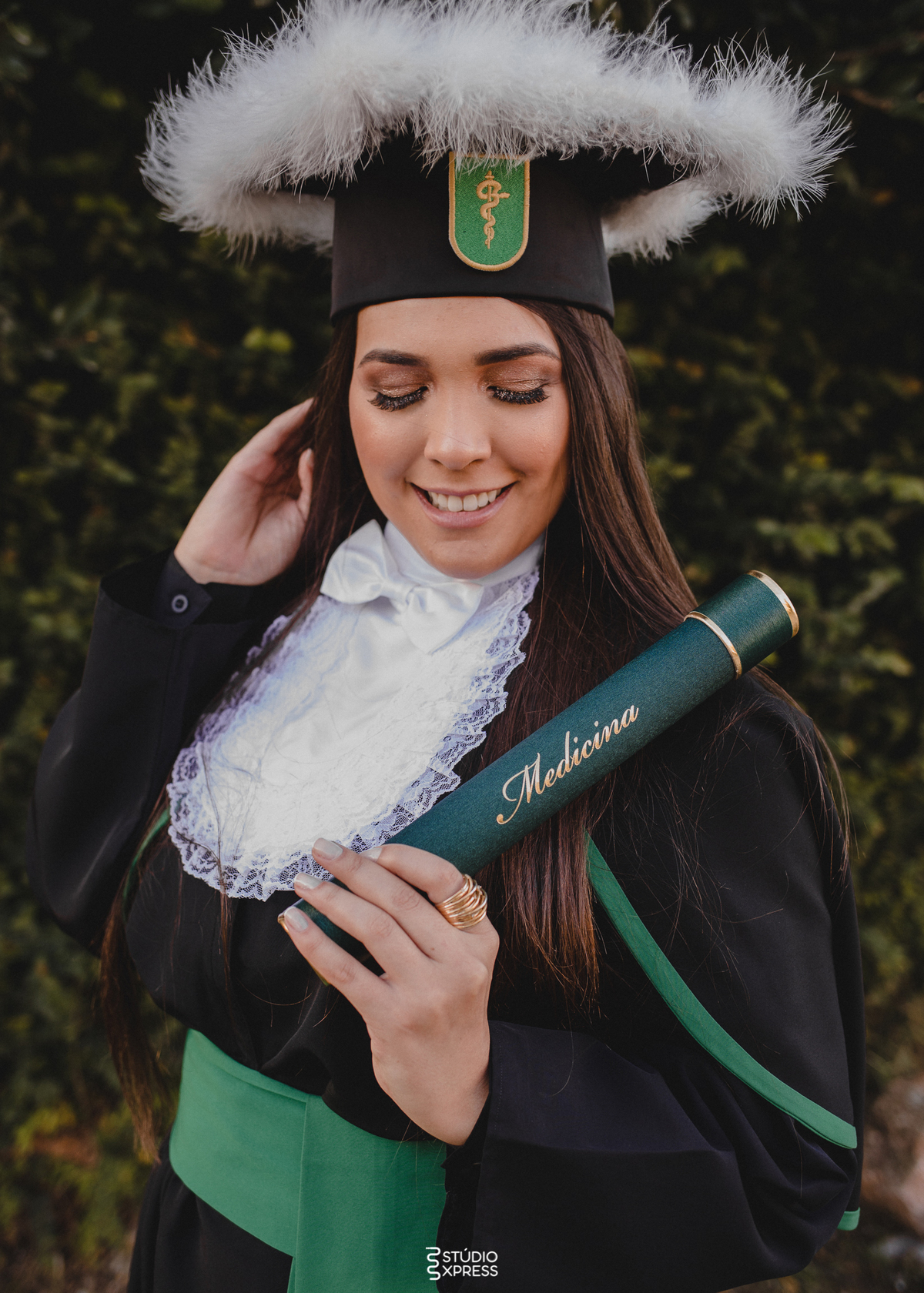 #fotodeformatura #formatura #formanda #formandos #conquista #fotografodeformatura #makeup #graduate #colacaodegrau #formei #futuro #festadegala #estouformando #costura #ensaioexterno #falselashes #camisa #drones #canudo #ufrgs #baile #ufpel #uniasselvi