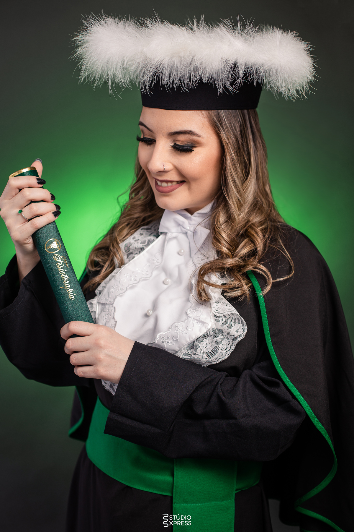 -fotodeformatura-formatura-formanda-formandos-conquista-fotografodeformatura-ensaioexterno-canudo-ufrgs-ufpel-uniasselvi-fundasul-estudio-fisioterapia