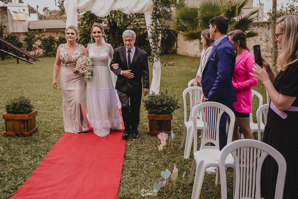 casamento, ar livre, camaquã, humanize, noivos, casar, entrada, pais, tapete, colegio das irmas