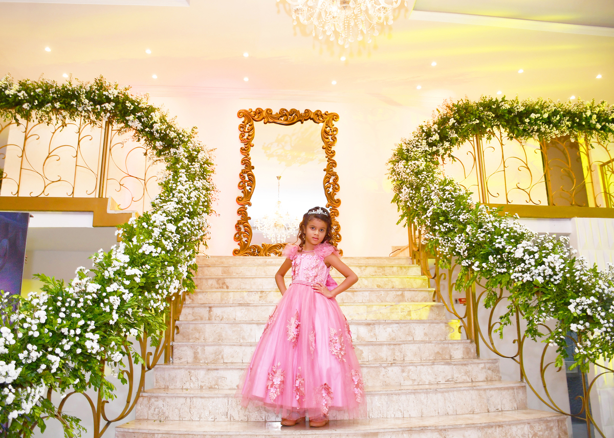 Débora Nunes - Formanda do Educandário Brasil 2024 no Baile de Formatura