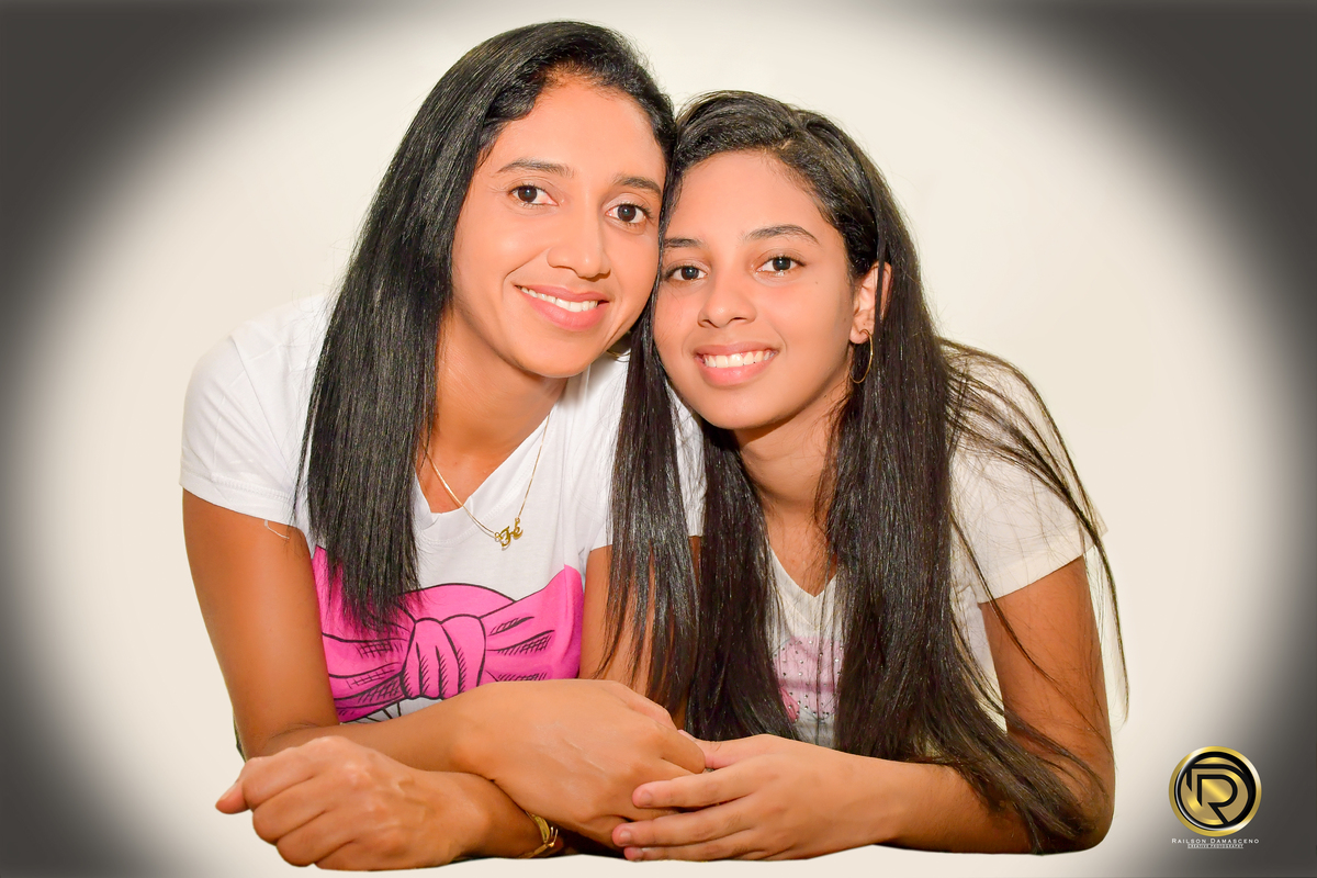 Pouca coisa é necessária para transformar inteiramente uma vida: amor no coração e sorriso nos lábios.
Martin Luther King