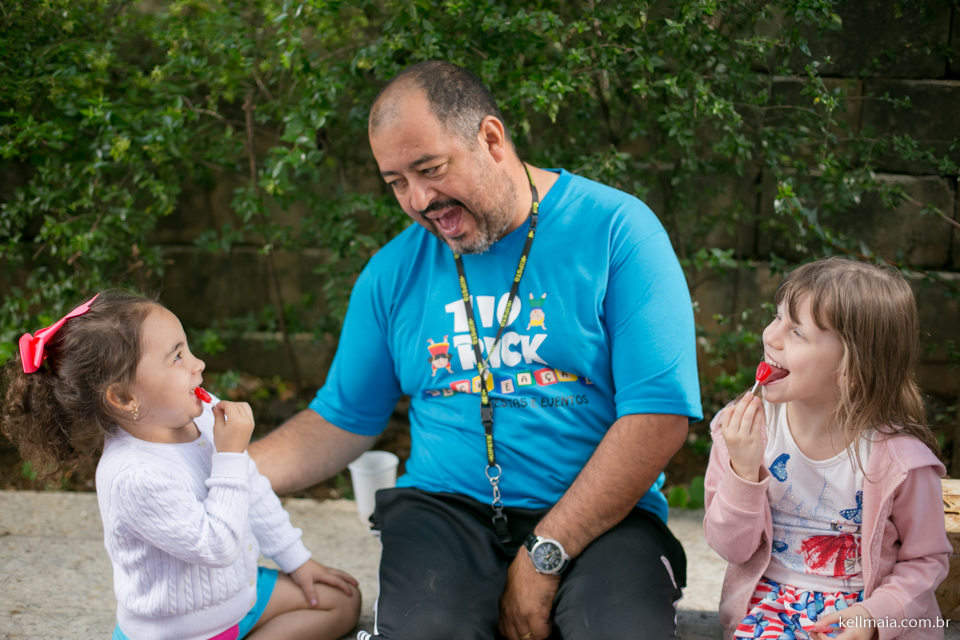 Tio rick, animador de festa infantil brincando com a gurizada