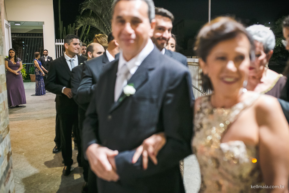 padrinhos sorrindo e bem a vontade