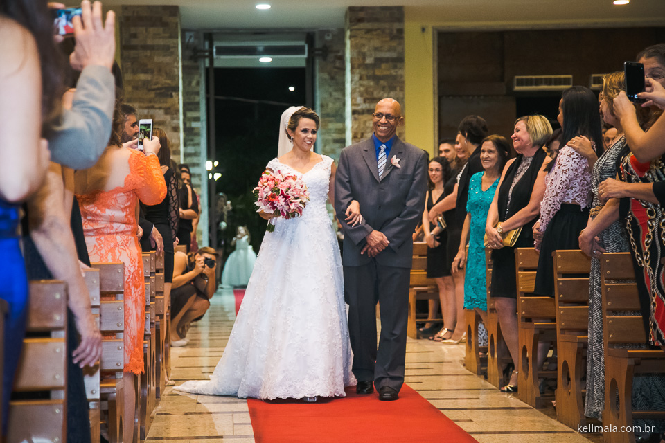 noiva entrando na igreja